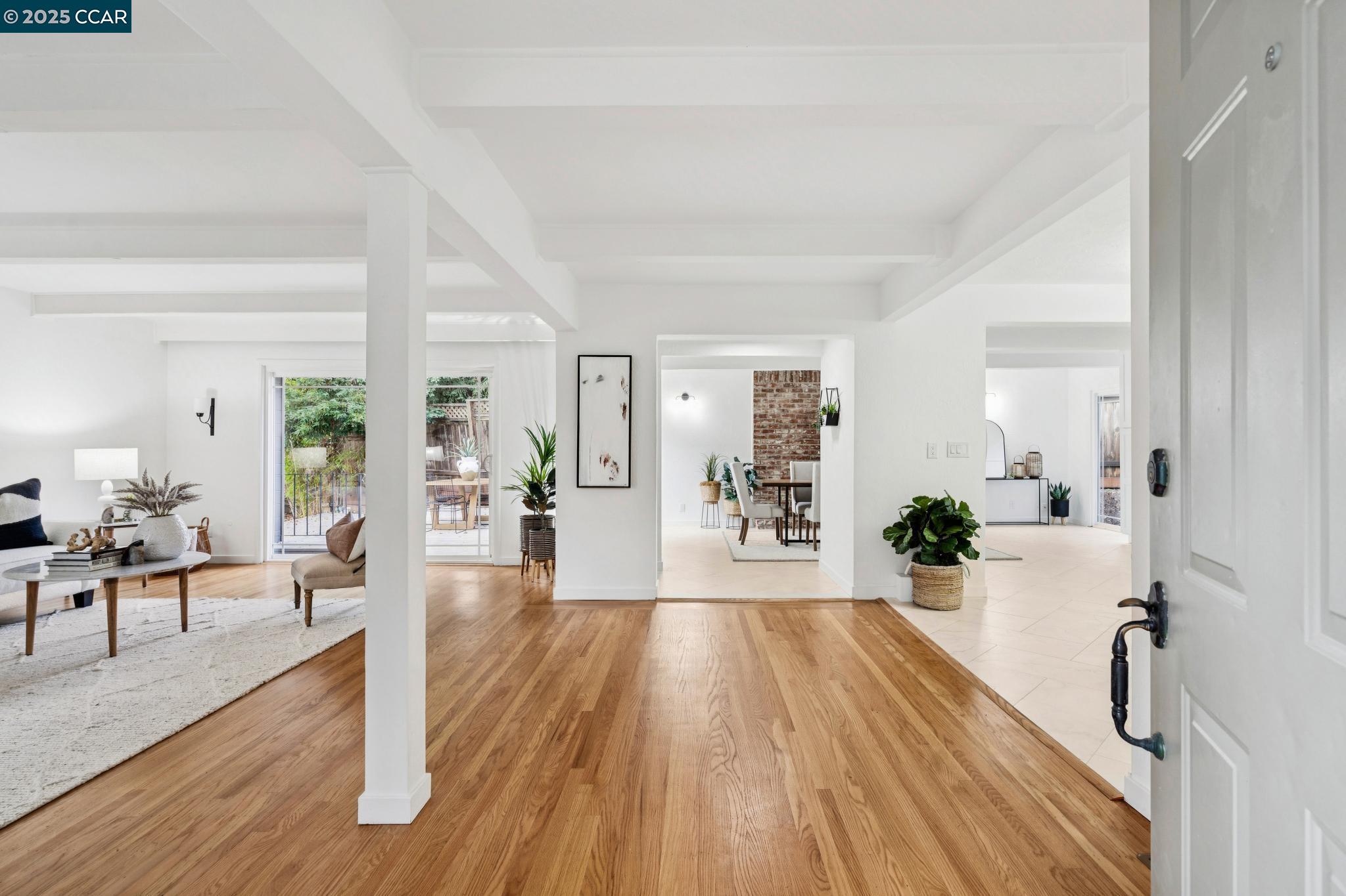 980 Janet Ln