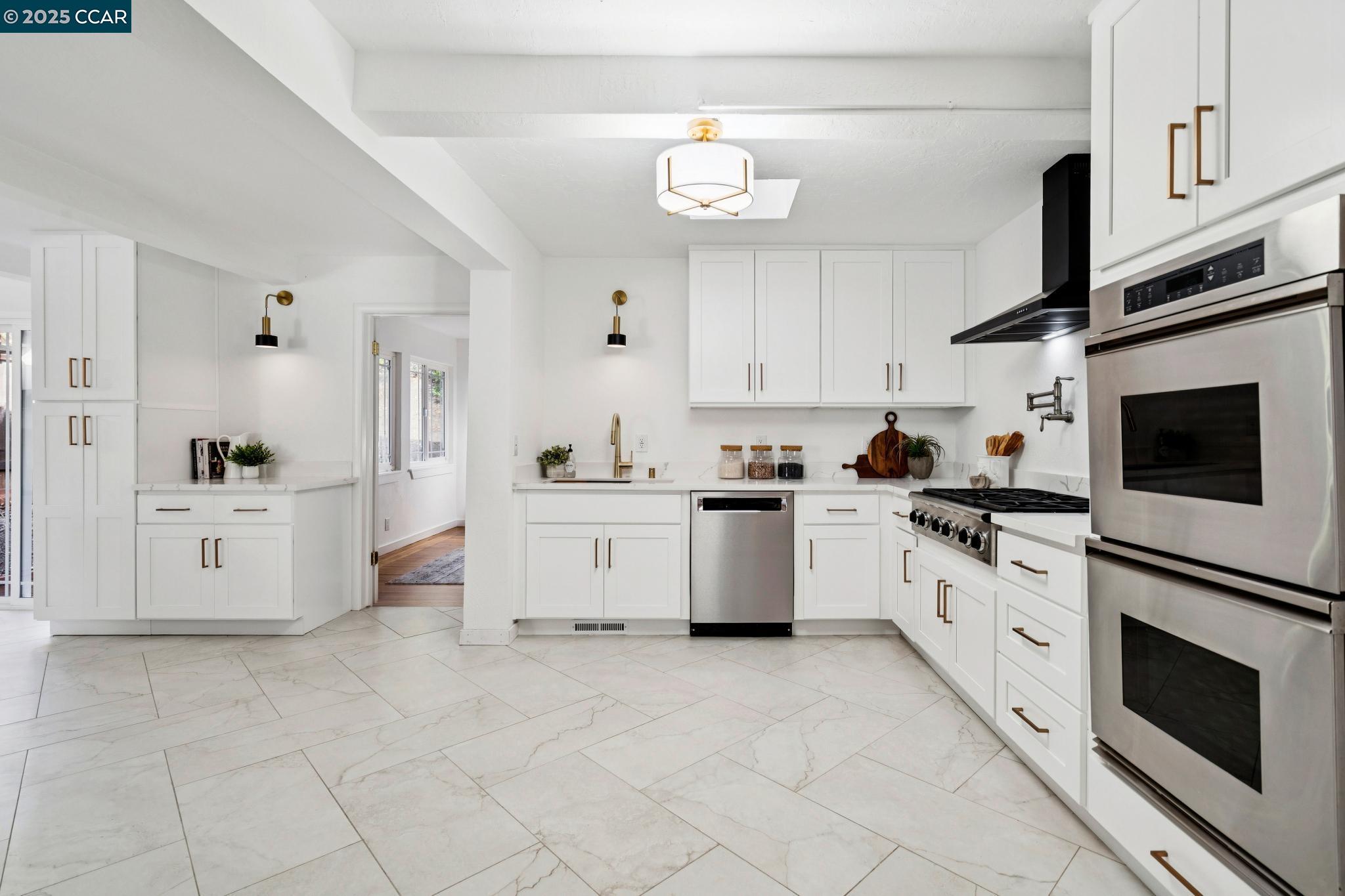 980 Janet Ln