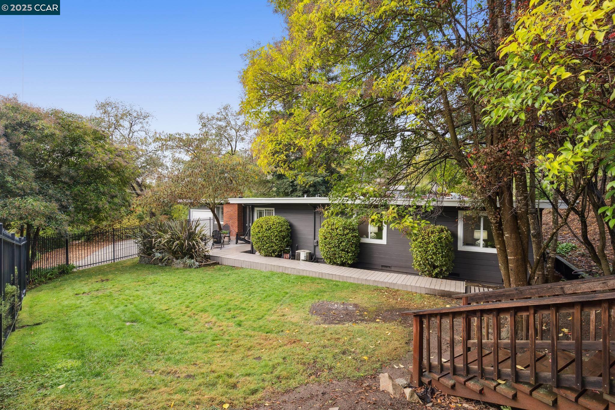 980 Janet Ln