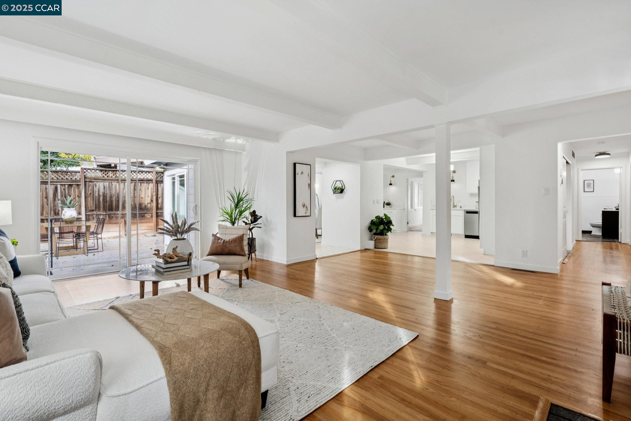 980 Janet Ln