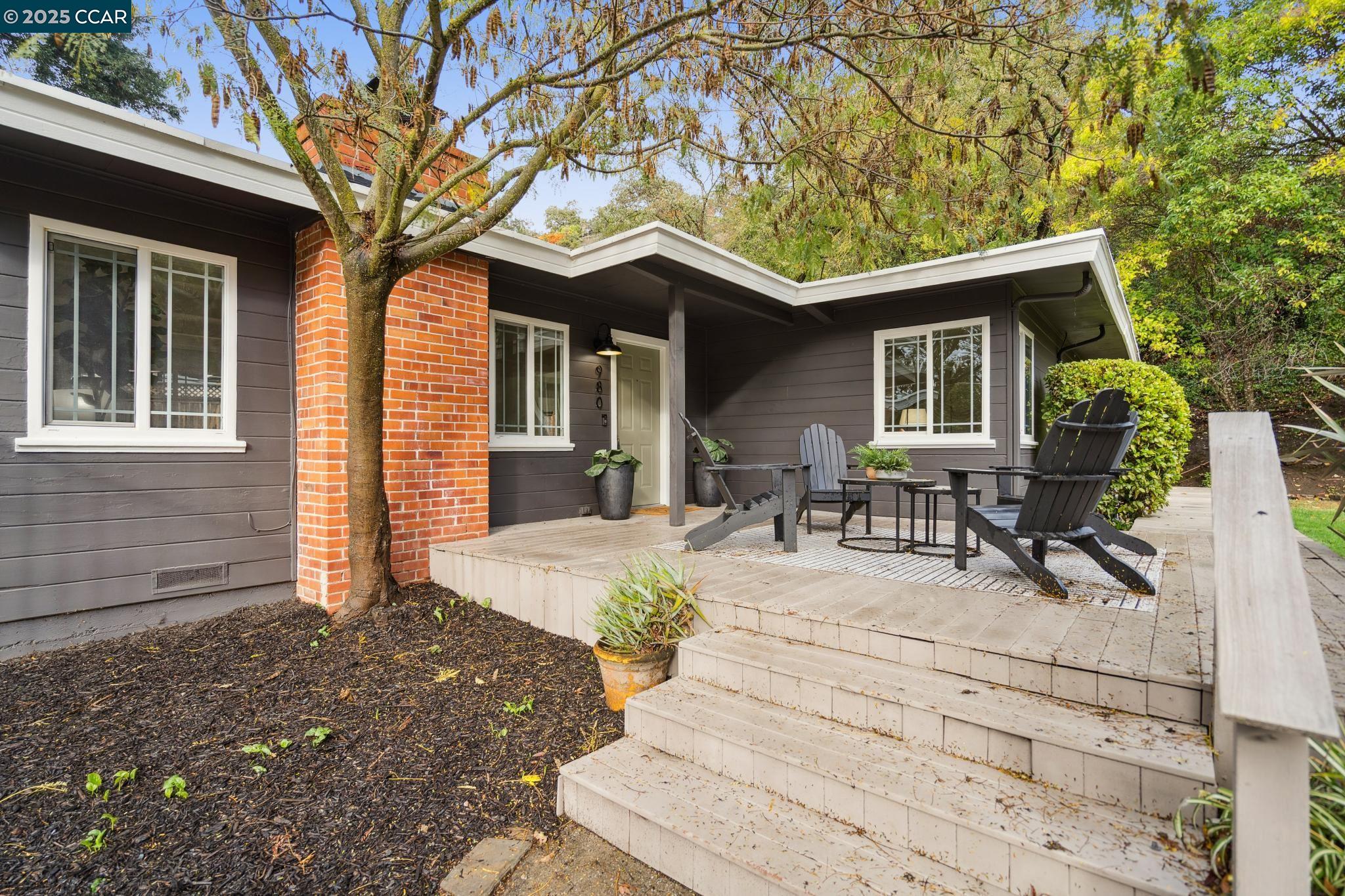 980 Janet Ln