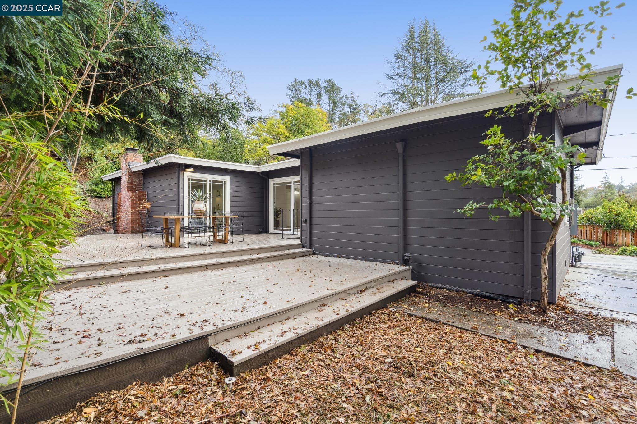 980 Janet Ln