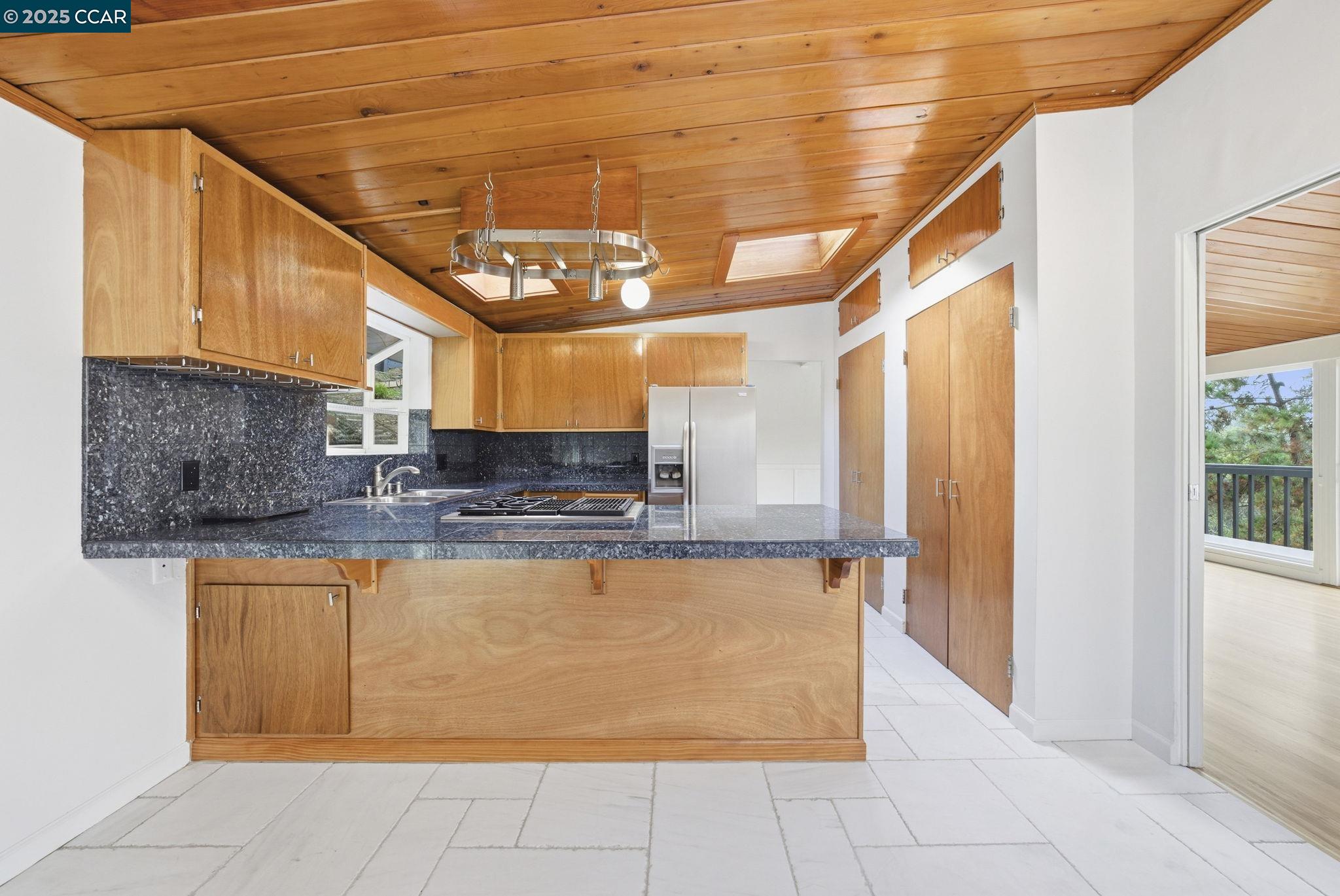 5584 Circle Dr