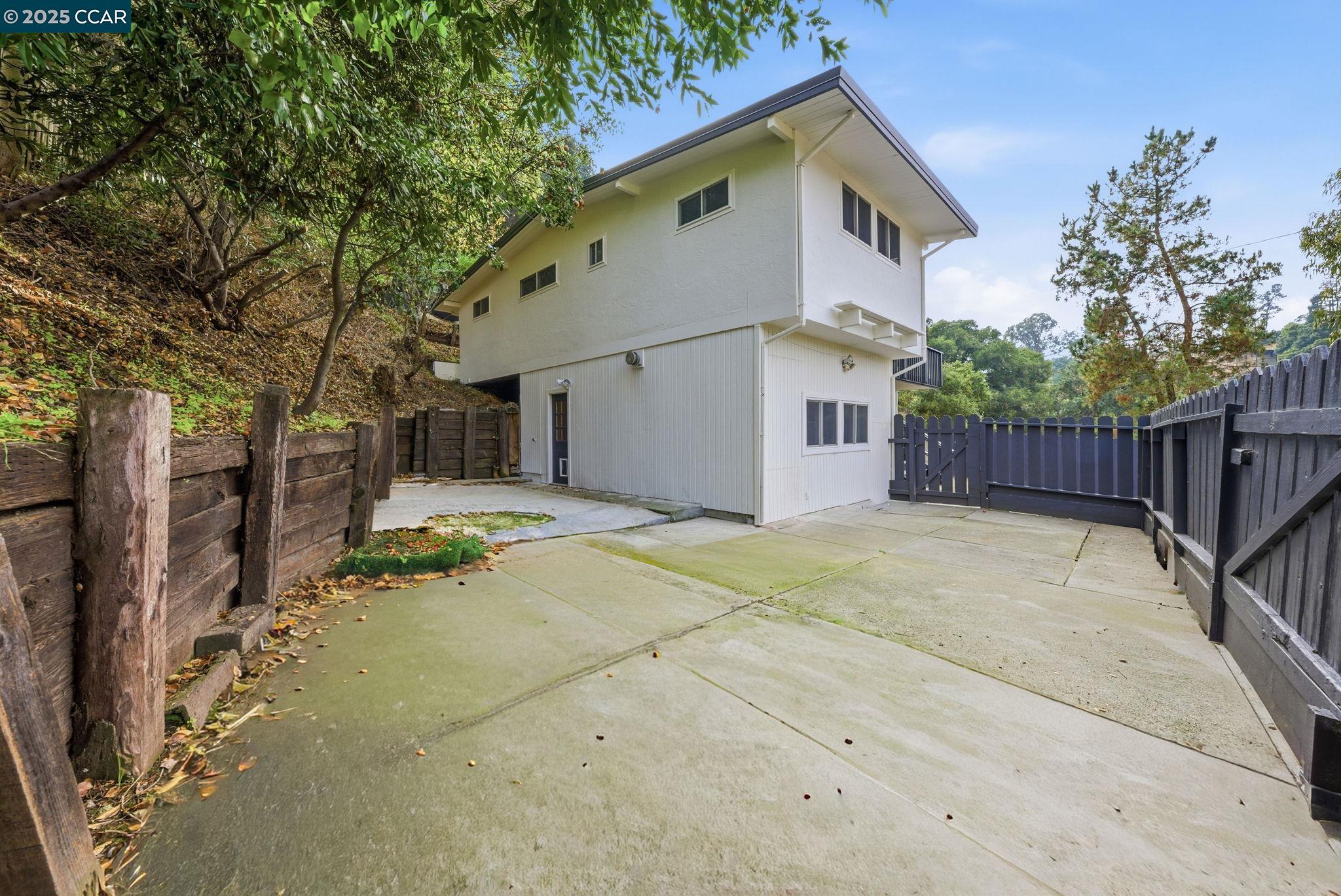 5584 Circle Dr
