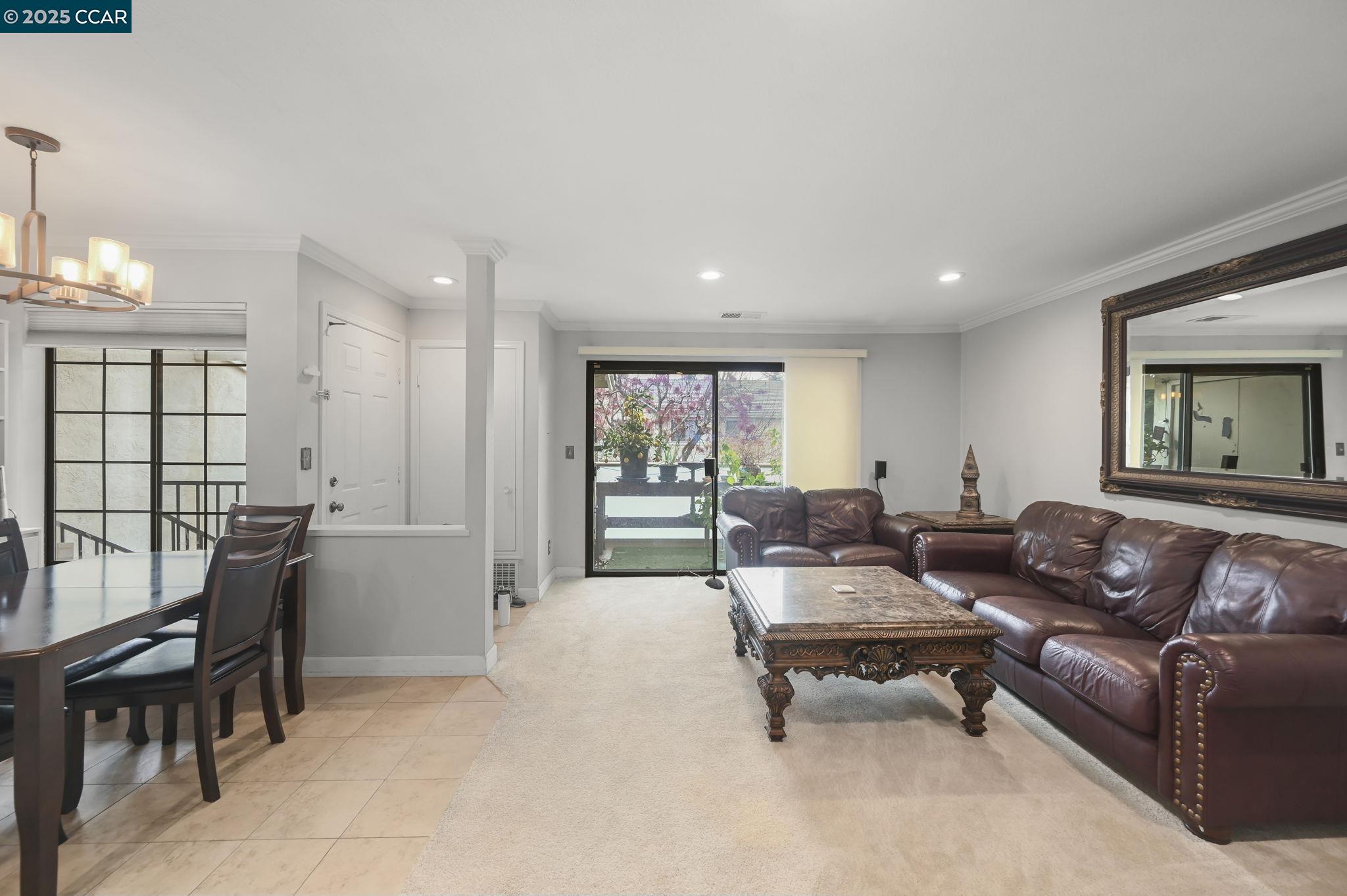 3048 Fostoria Cir