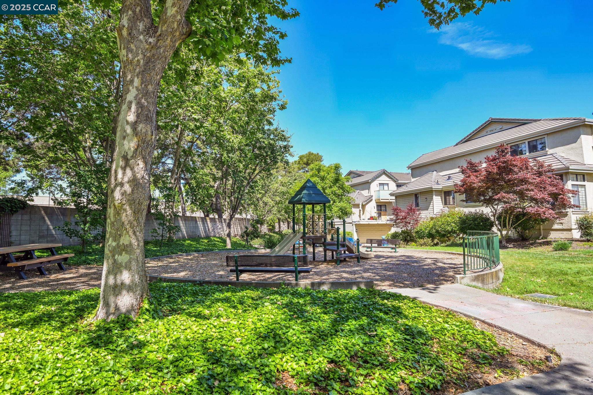3048 Fostoria Cir