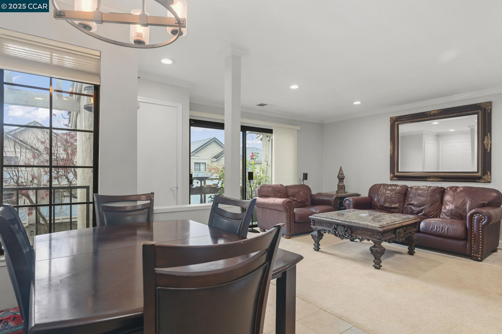 3048 Fostoria Cir