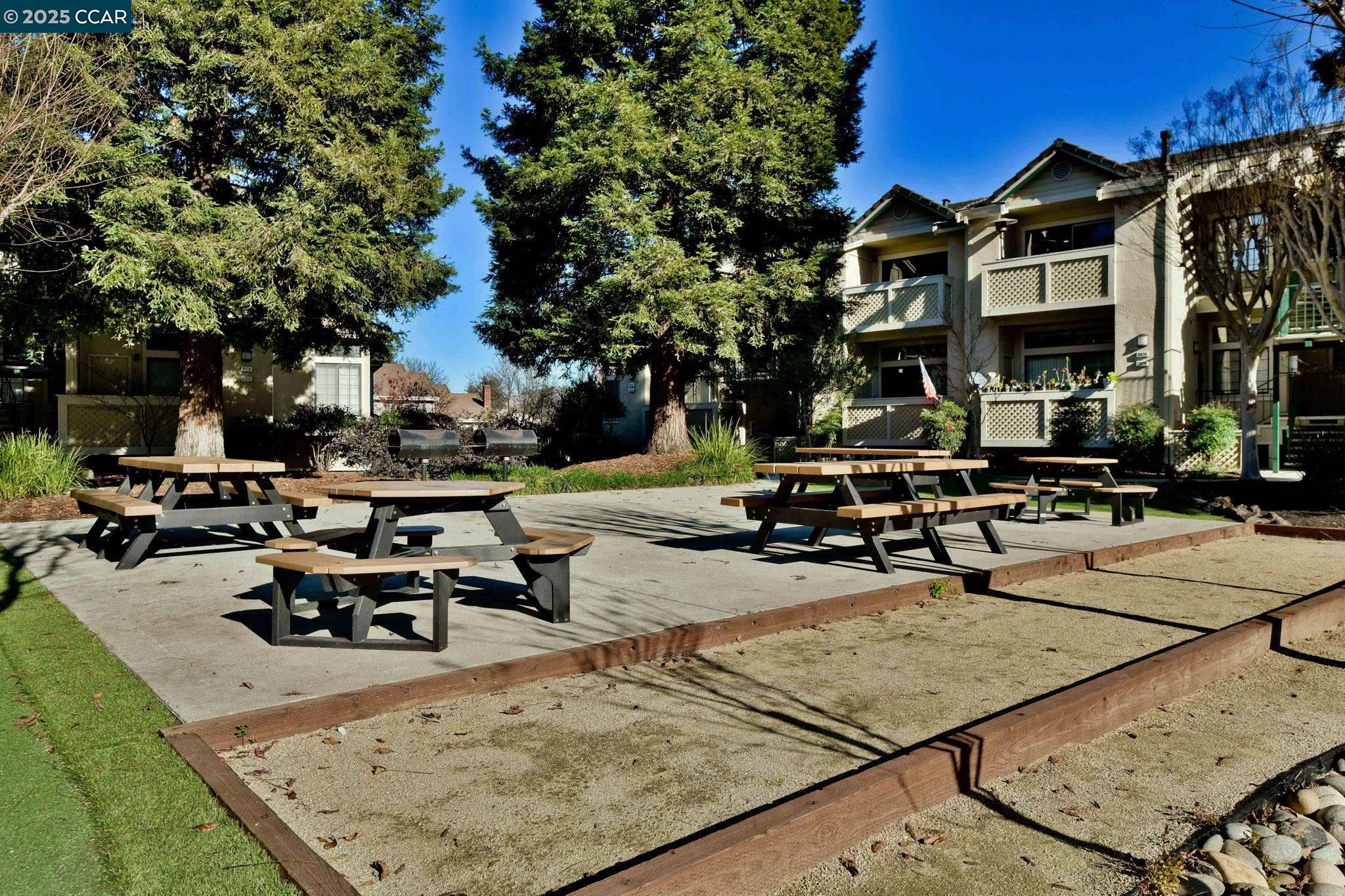 3048 Fostoria Cir