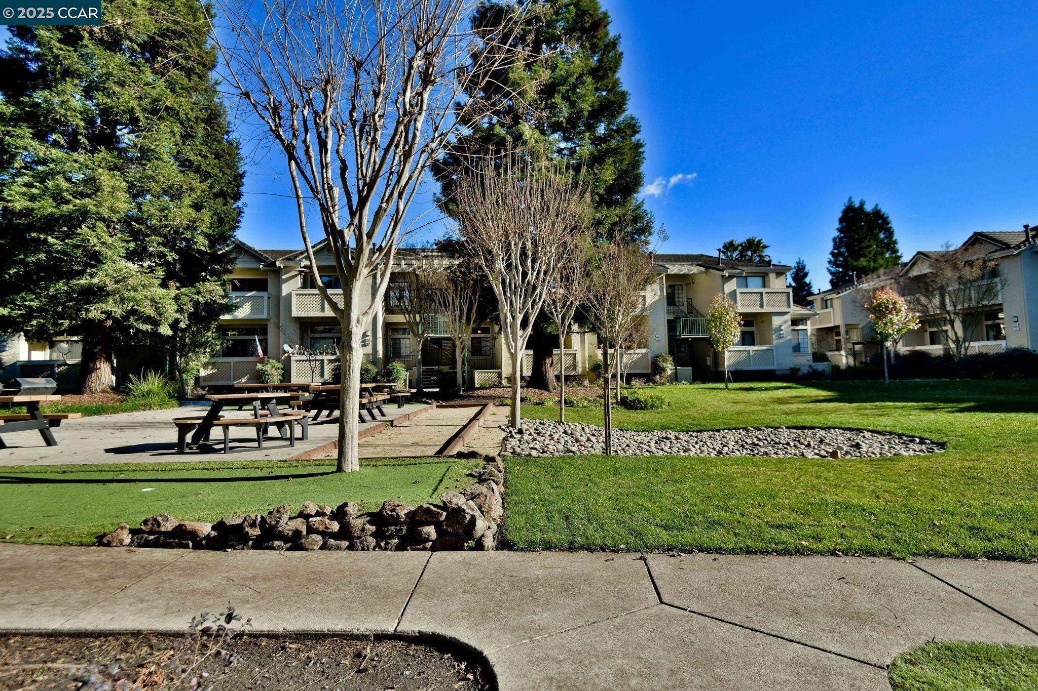 3048 Fostoria Cir