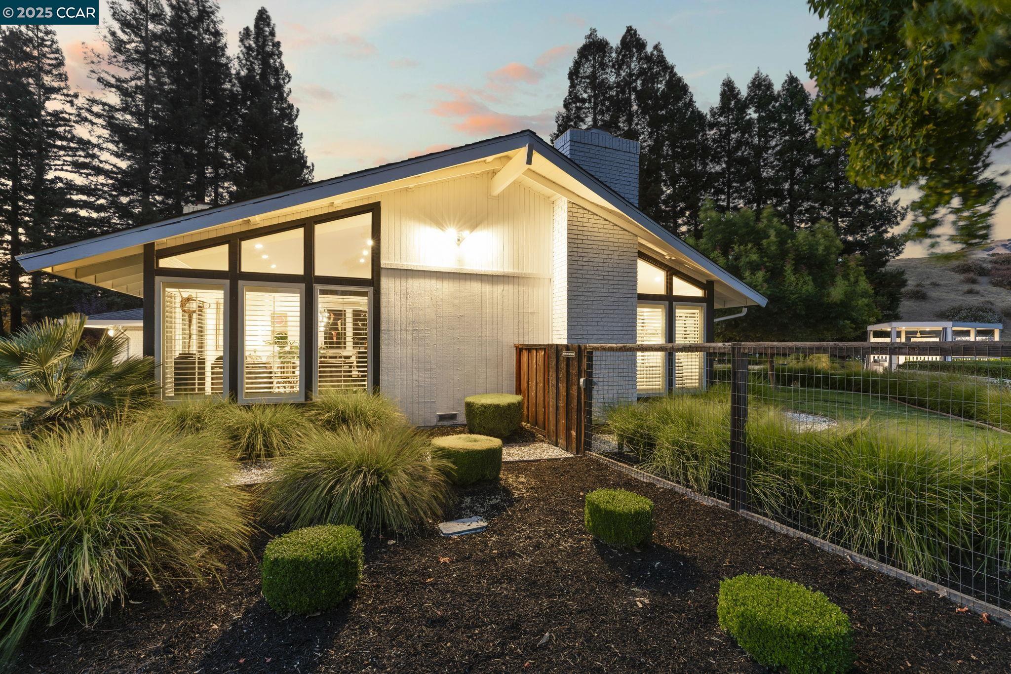 1124 Merlin Ct