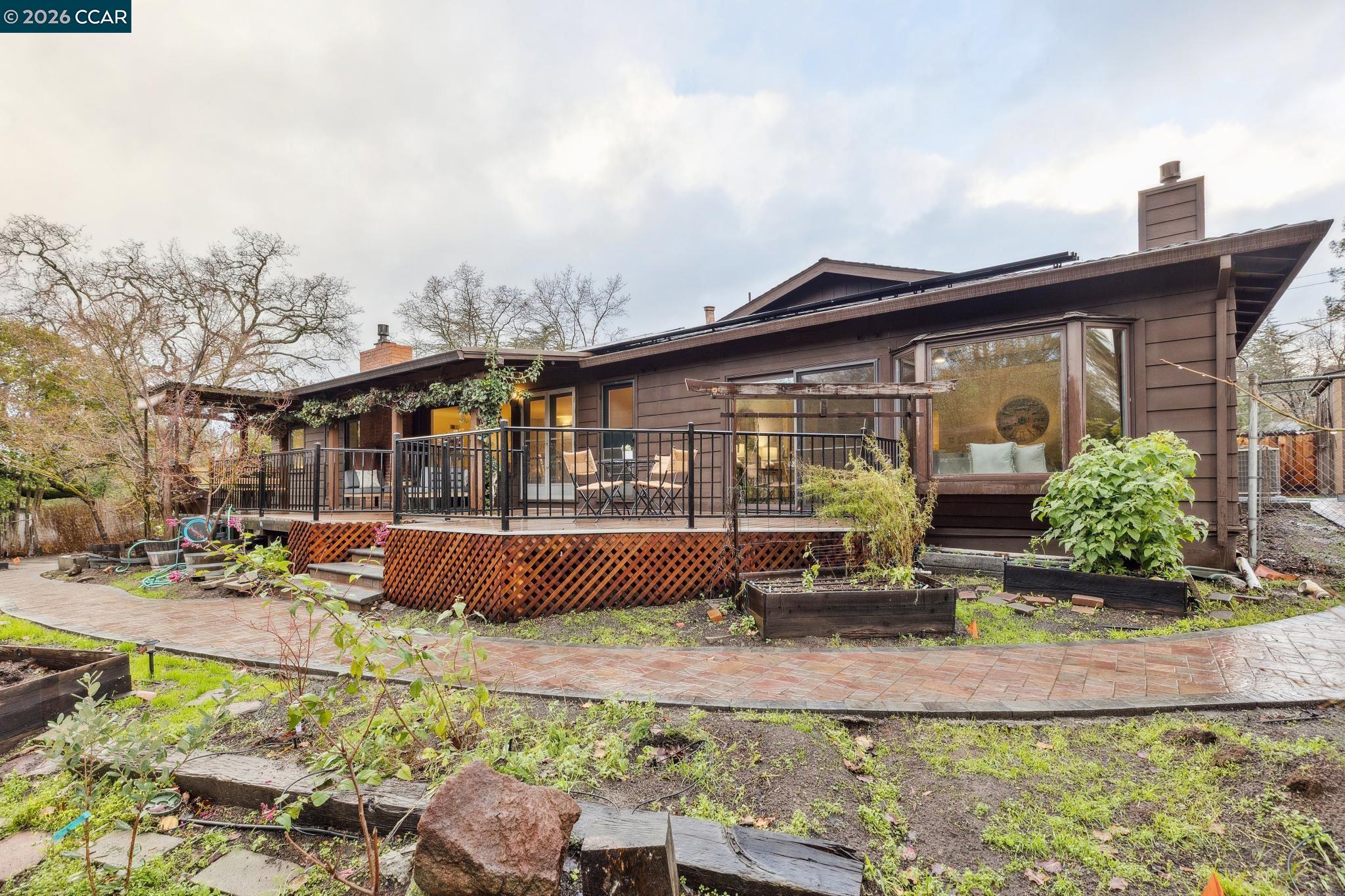 411 La Vista Rd