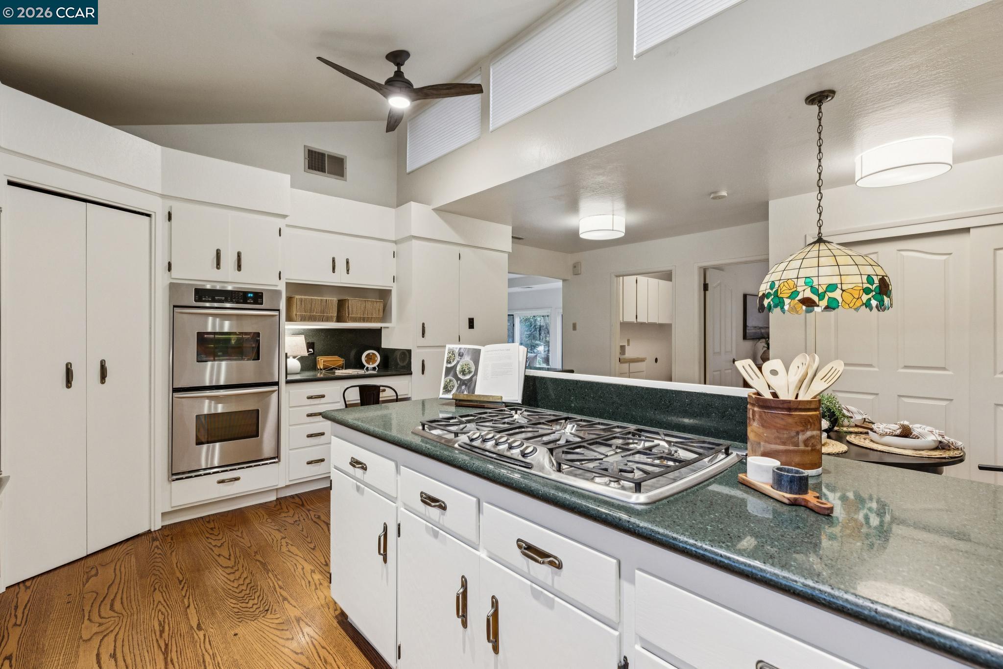 411 La Vista Rd
