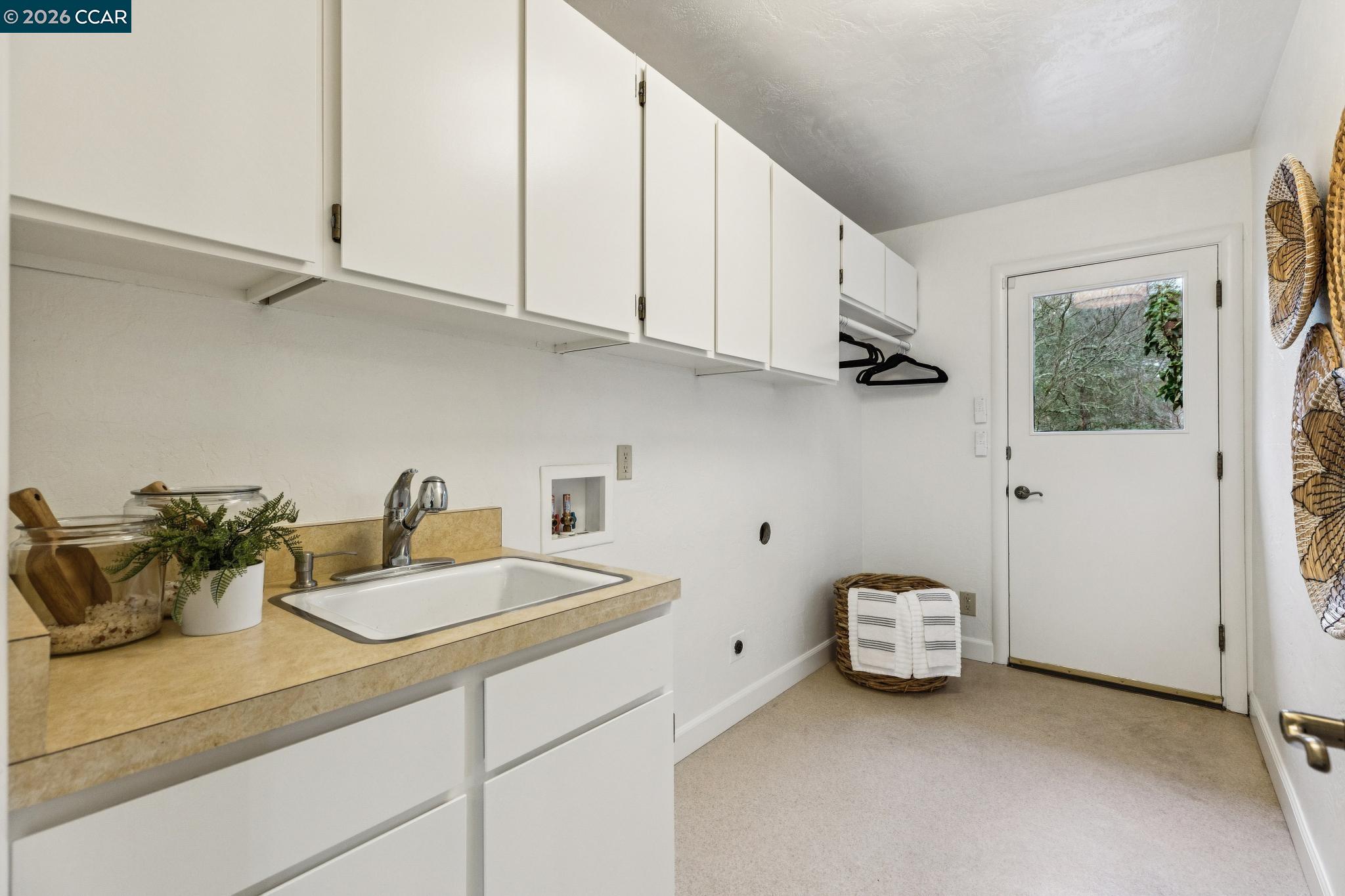 411 La Vista Rd