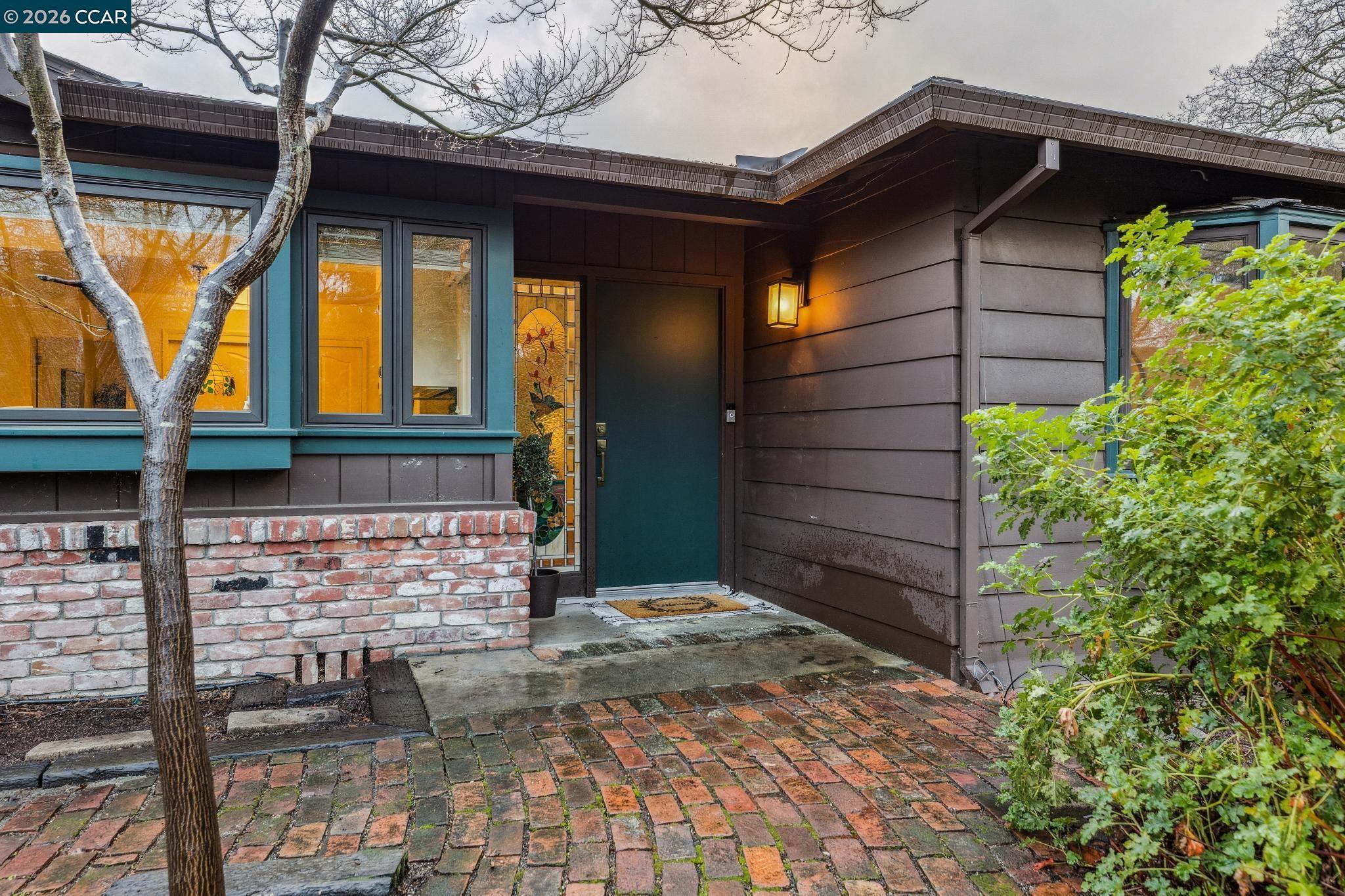 411 La Vista Rd