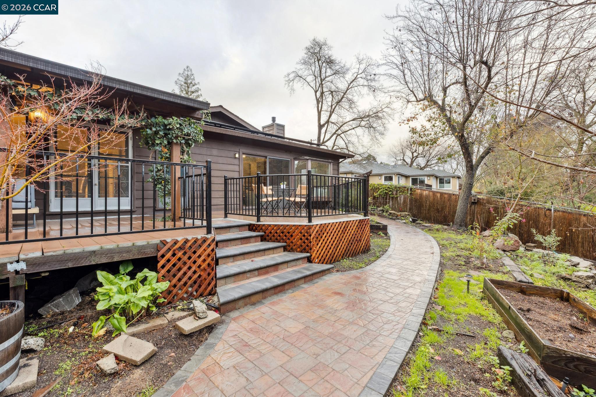 411 La Vista Rd