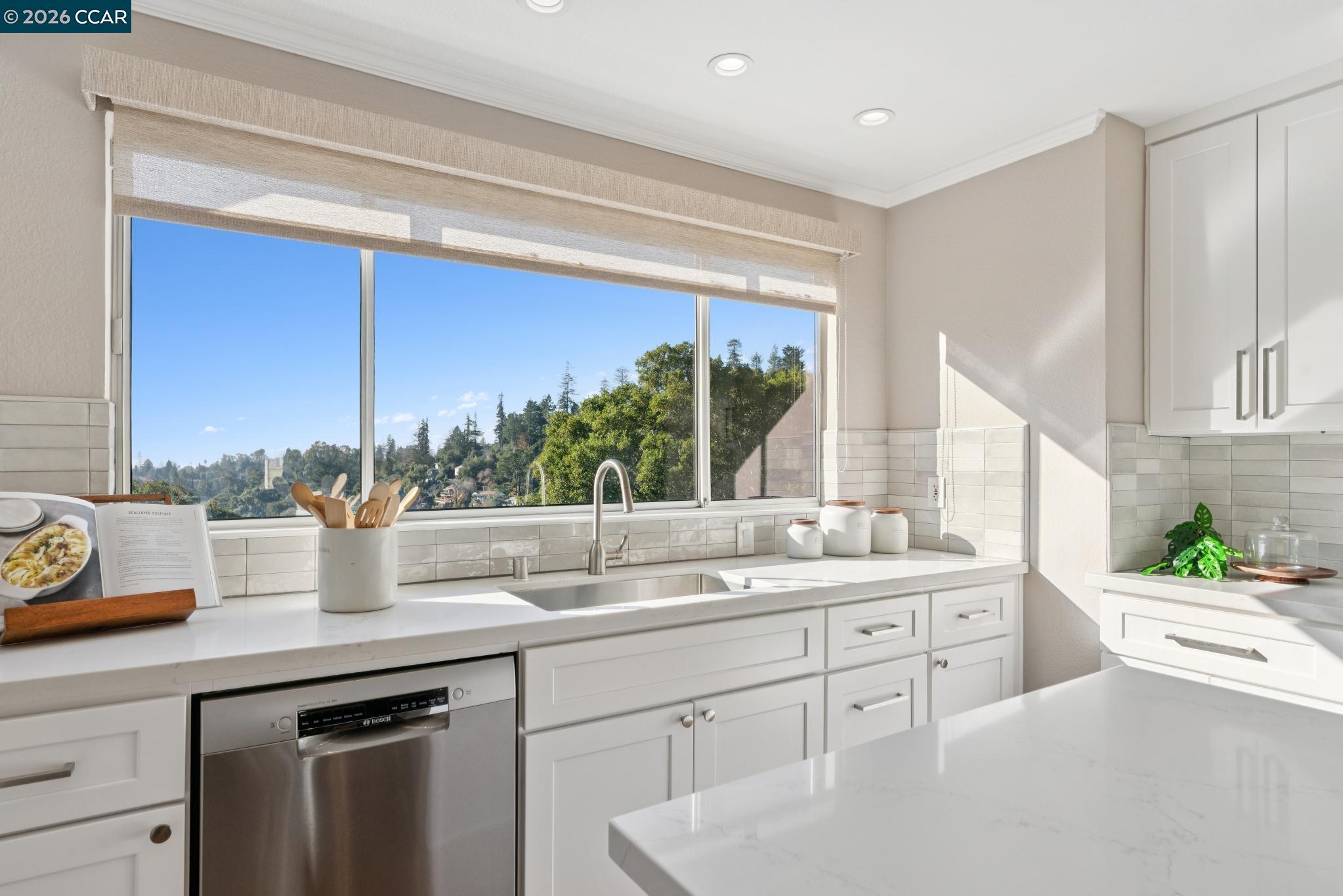 1715 Alhambra Ln