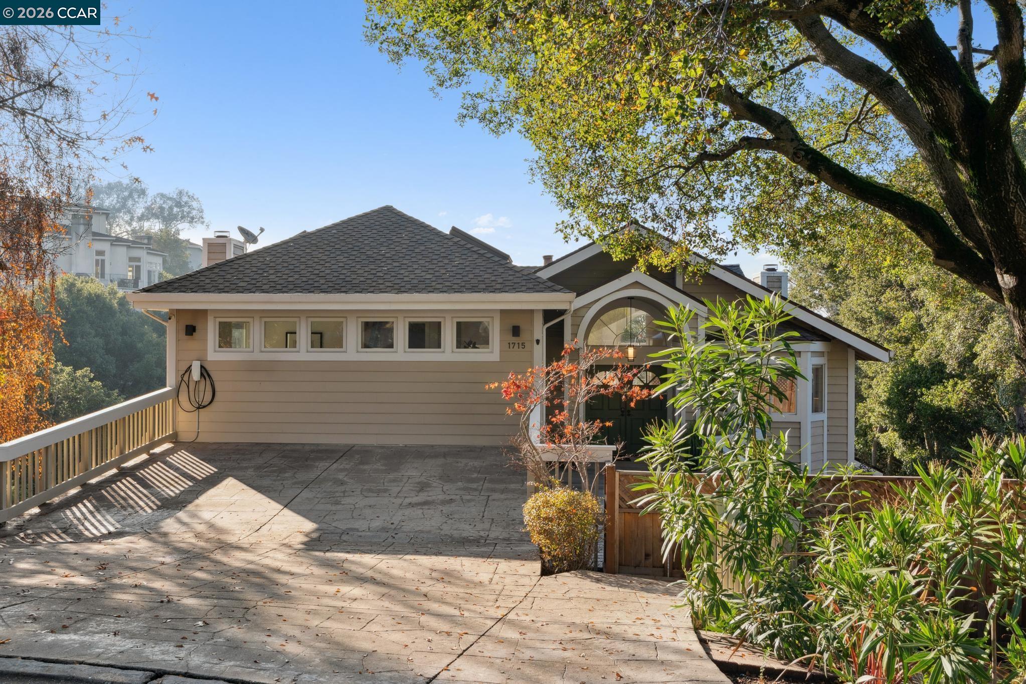 1715 Alhambra Ln