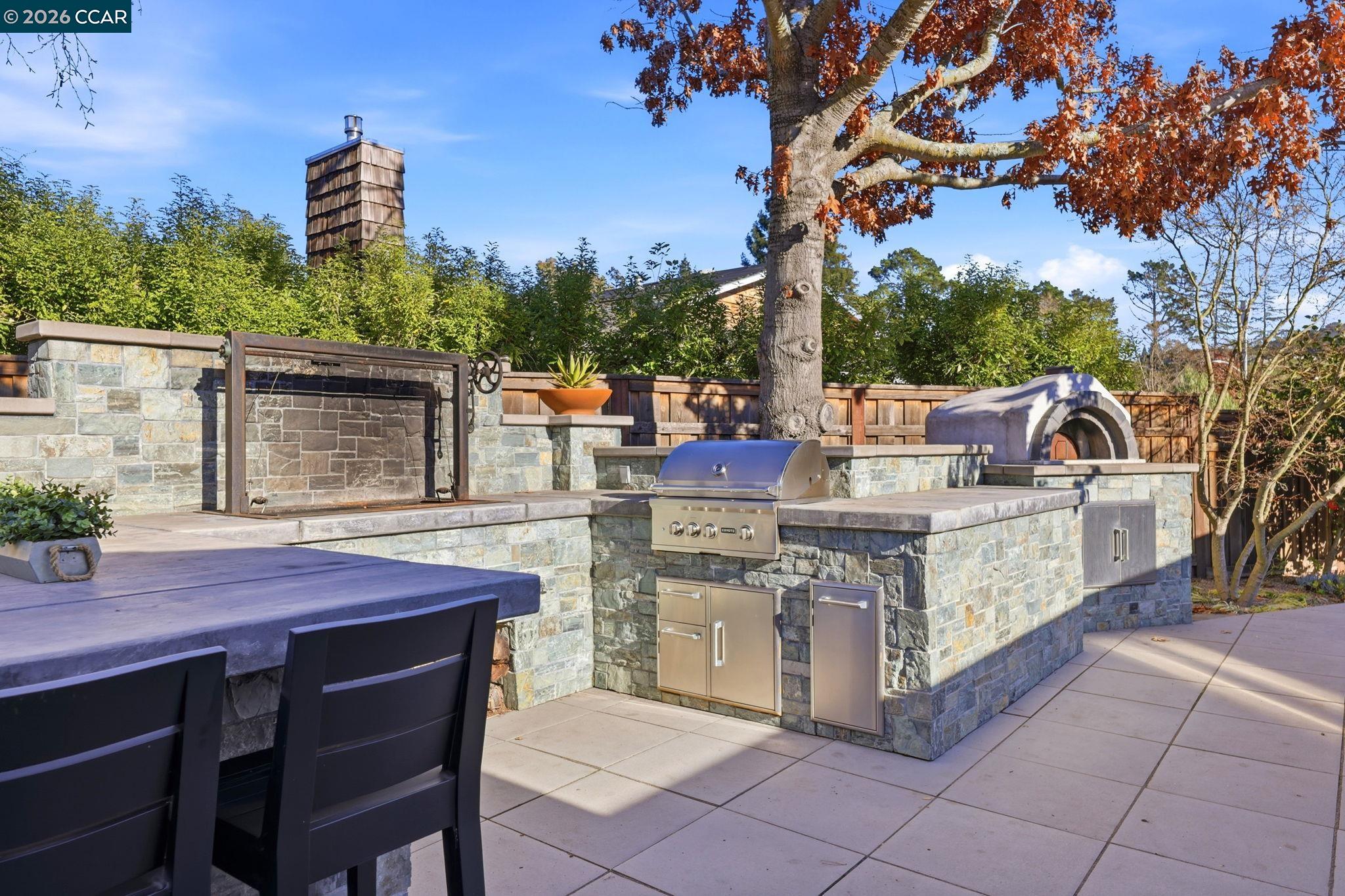 833 Crossbrook Ct