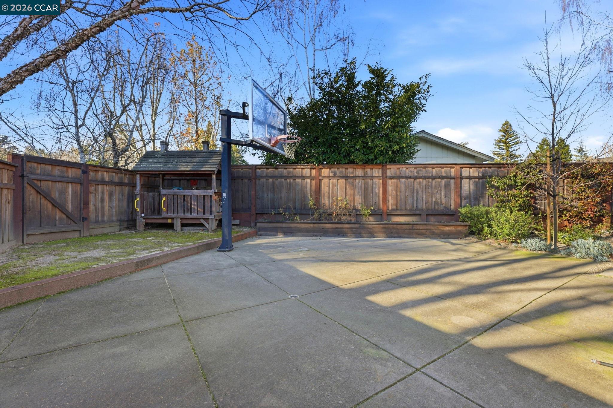 833 Crossbrook Ct