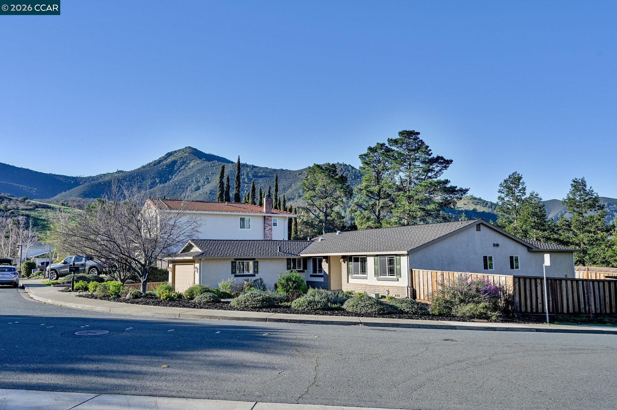 8 Rialto Dr