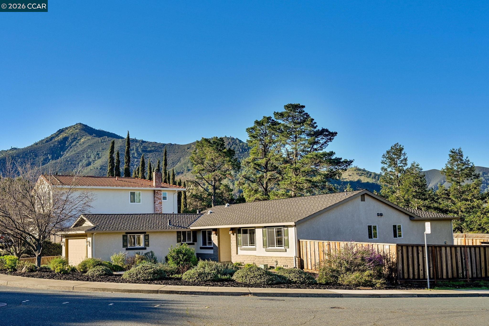 8 Rialto Dr