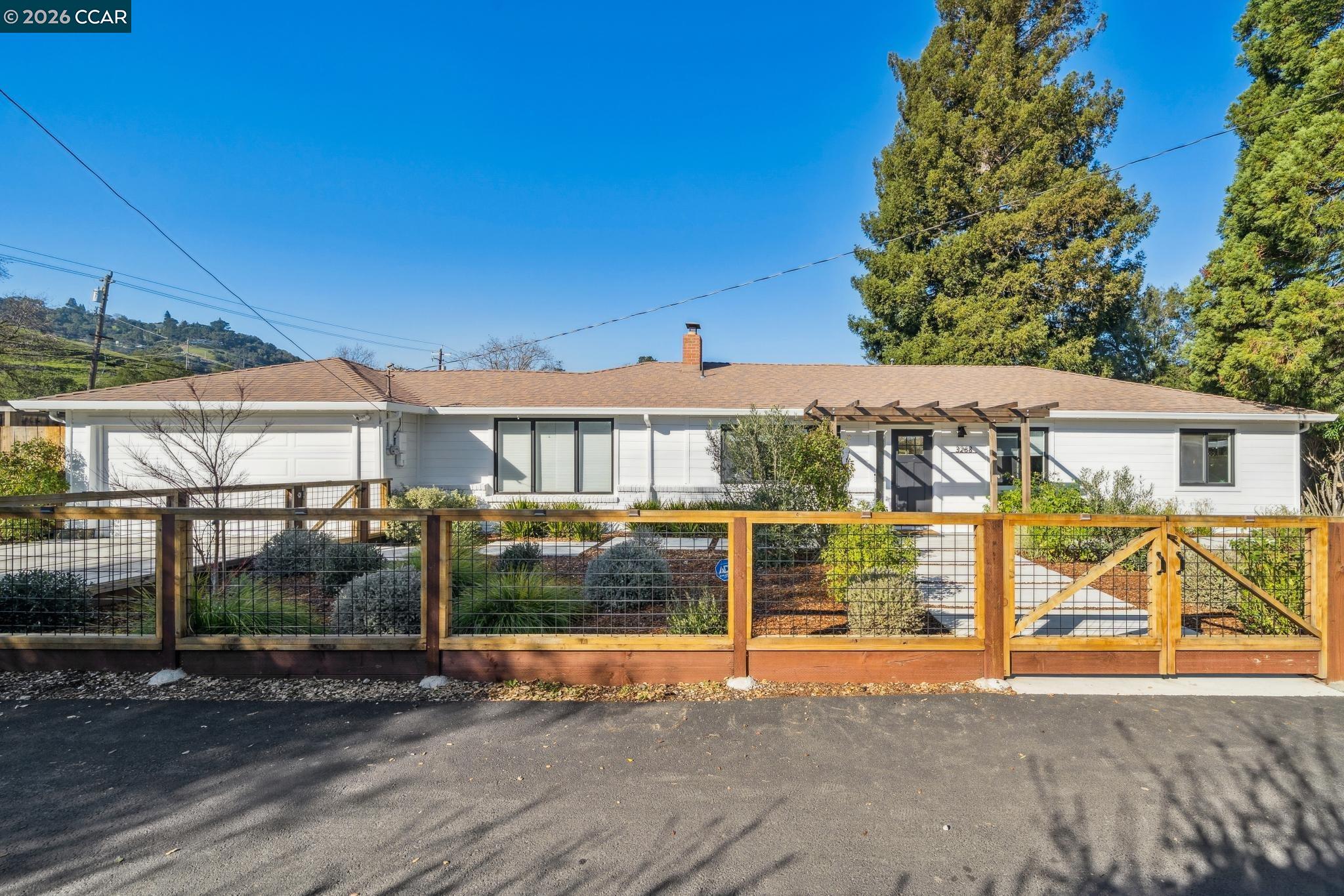 3268 Park Ln
