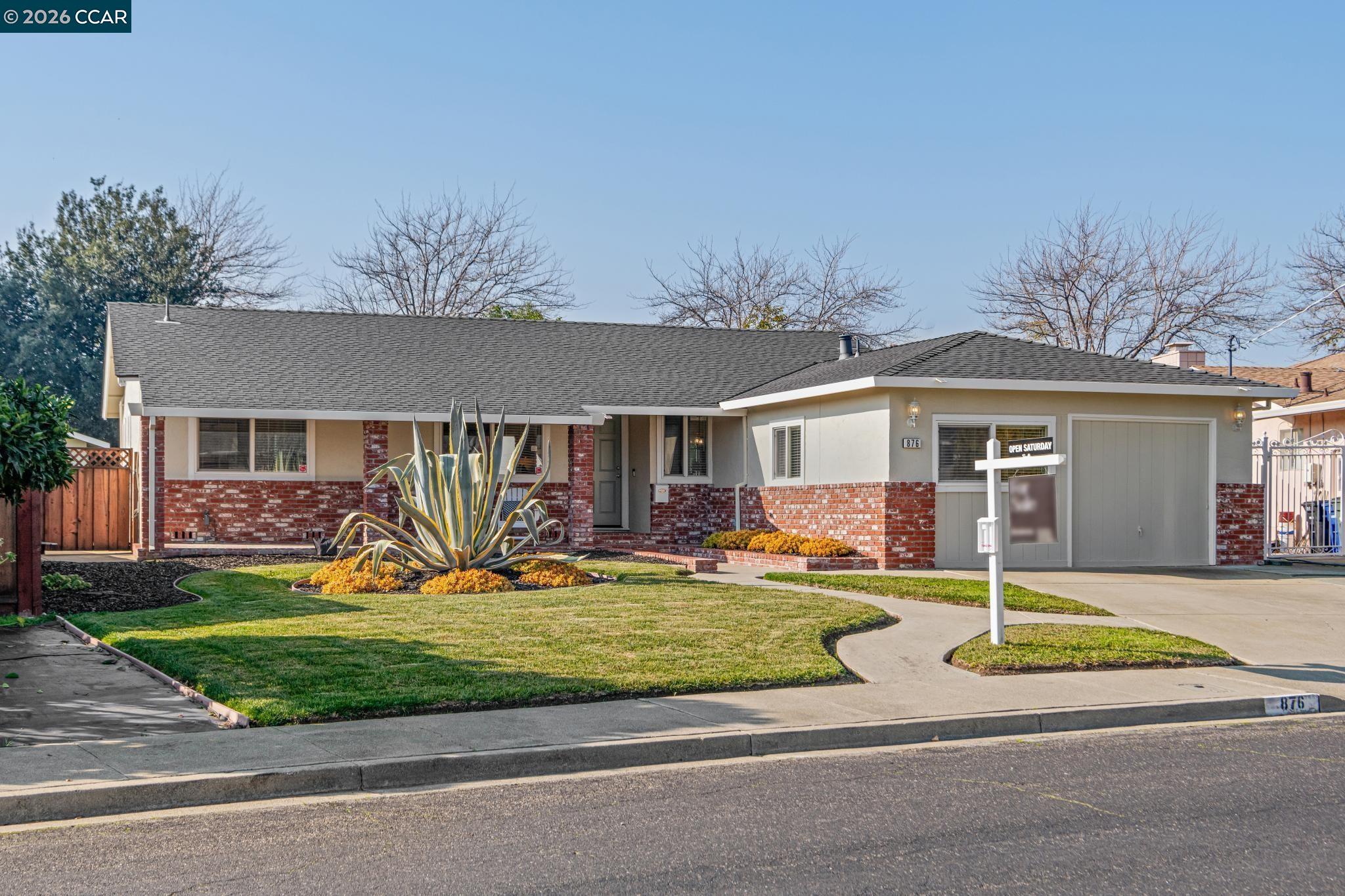 876 Santa Ana Dr