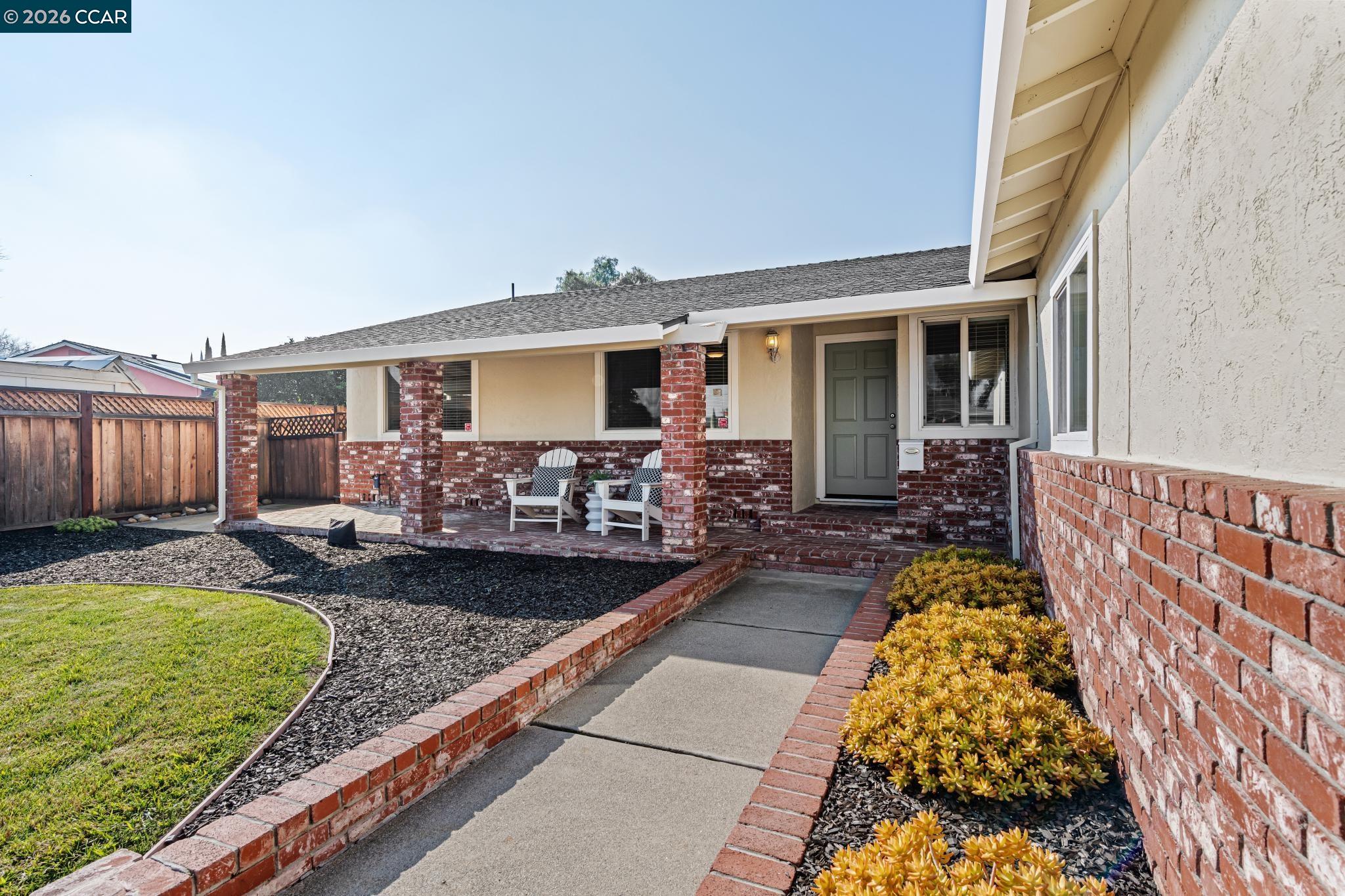 876 Santa Ana Dr