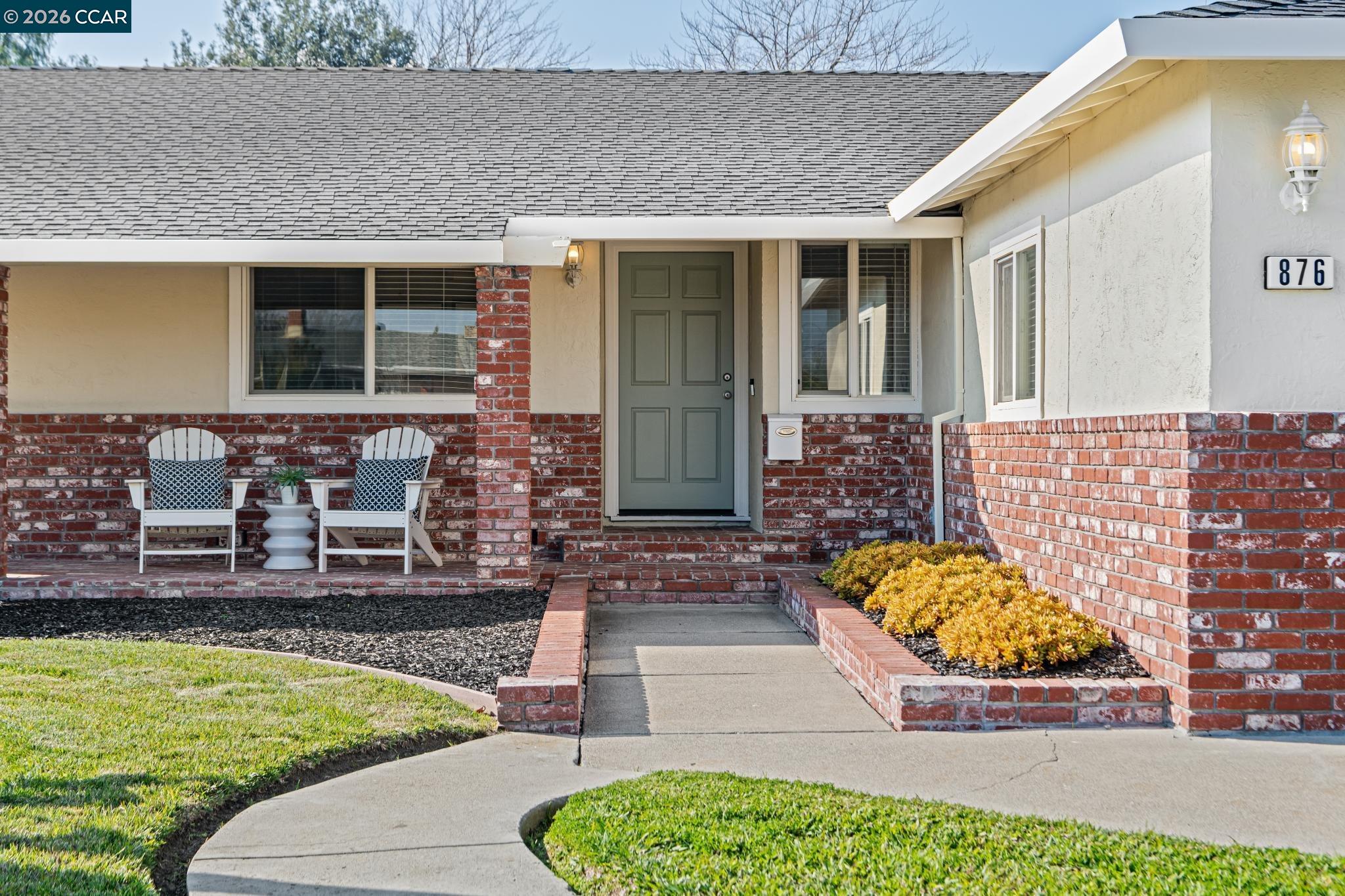 876 Santa Ana Dr