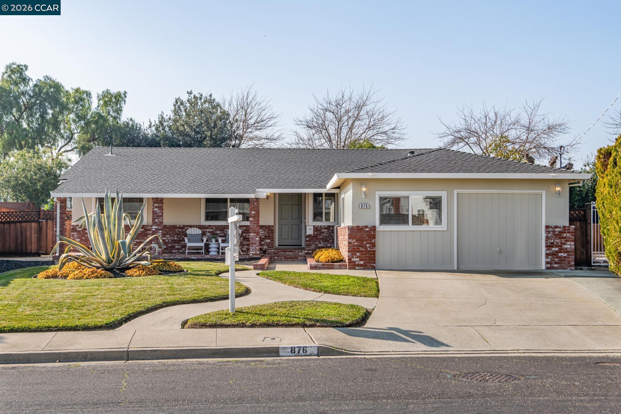 876 Santa Ana Dr