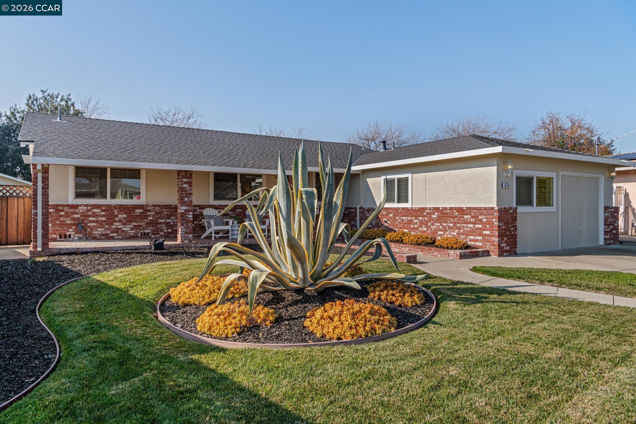 876 Santa Ana Dr