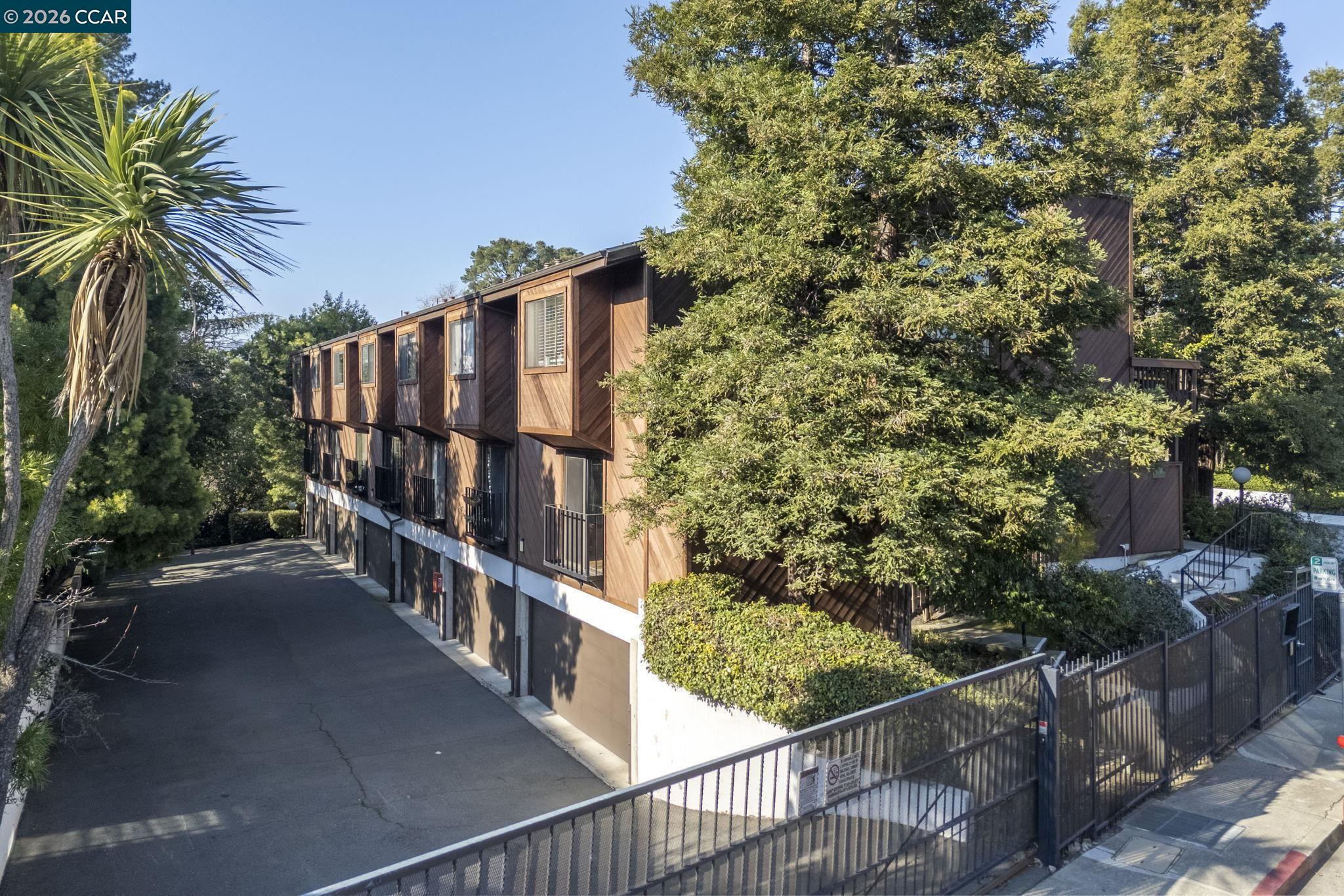 1761 Carmel Dr # 203
