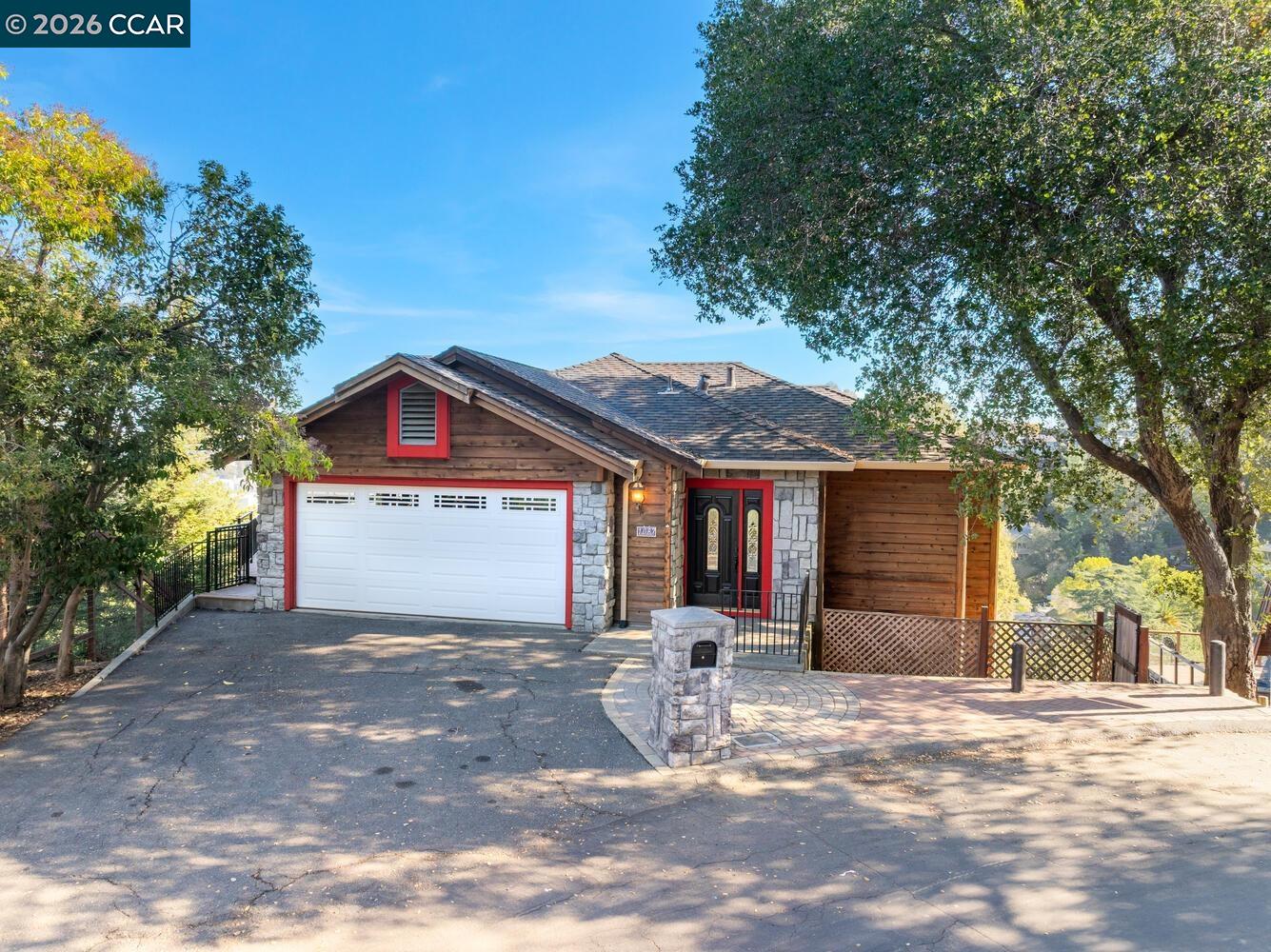 1087 Hillside Dr