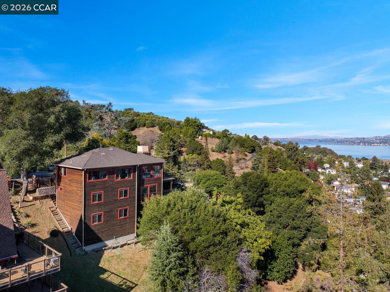 1087 Hillside Dr