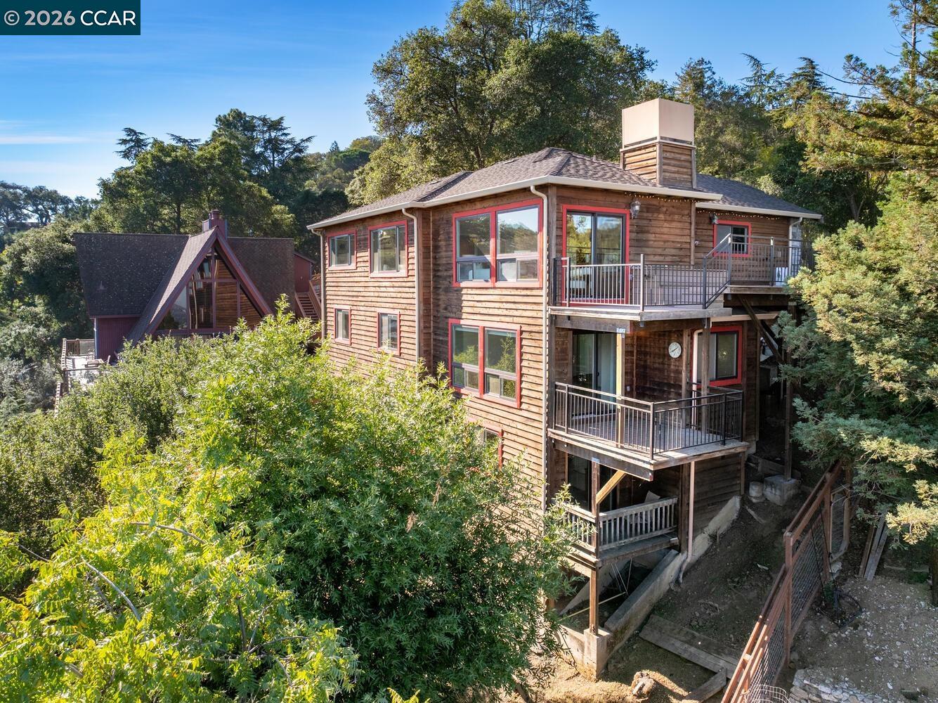 1087 Hillside Dr