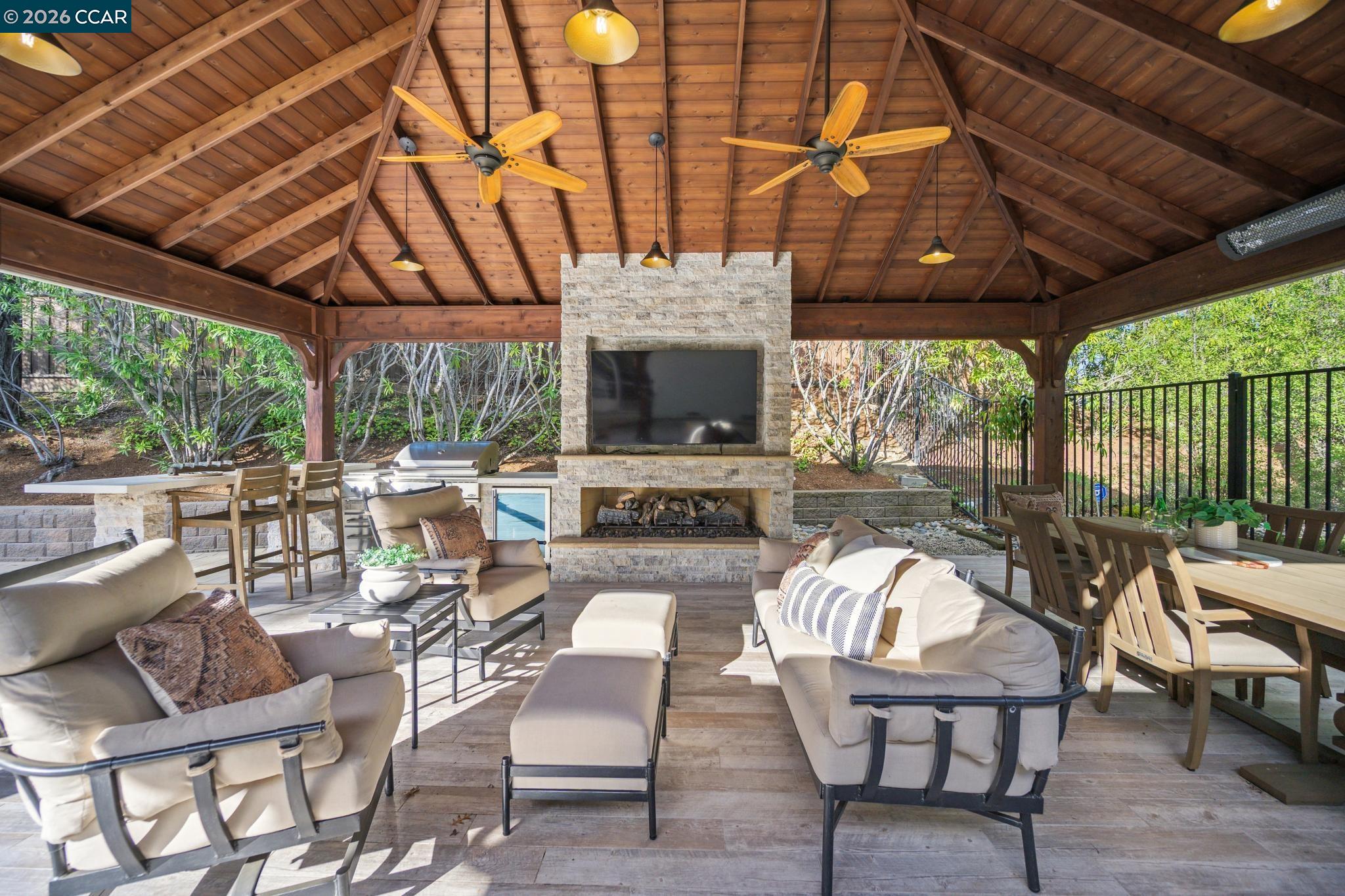 131 Pebble Ln