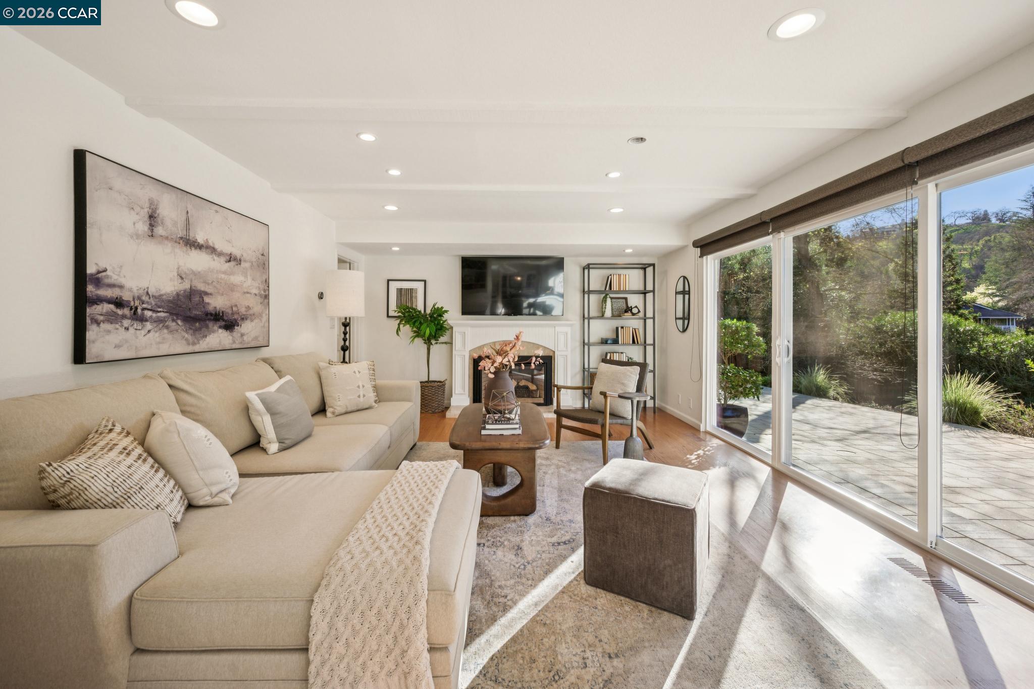 131 Pebble Ln