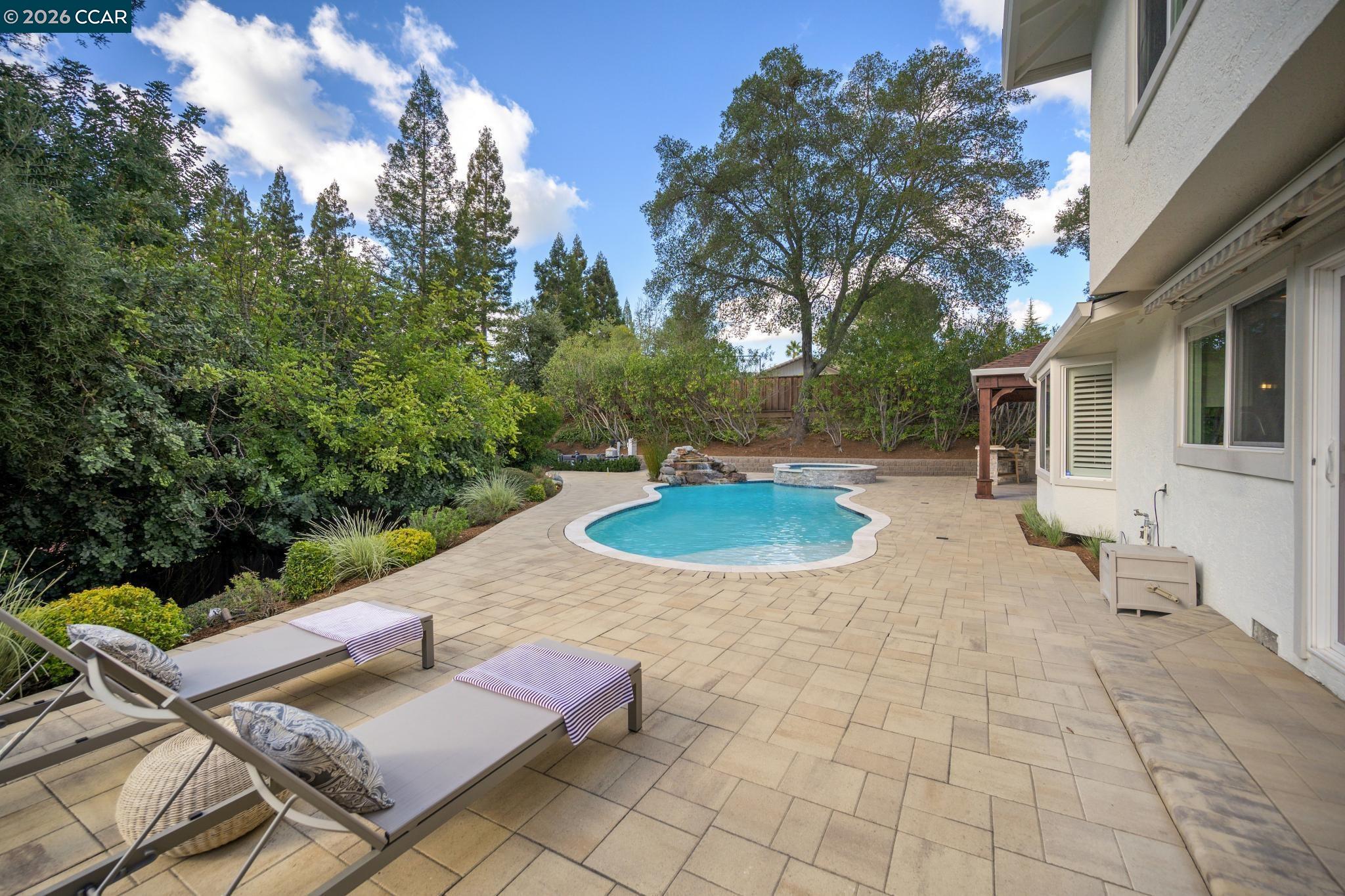 131 Pebble Ln