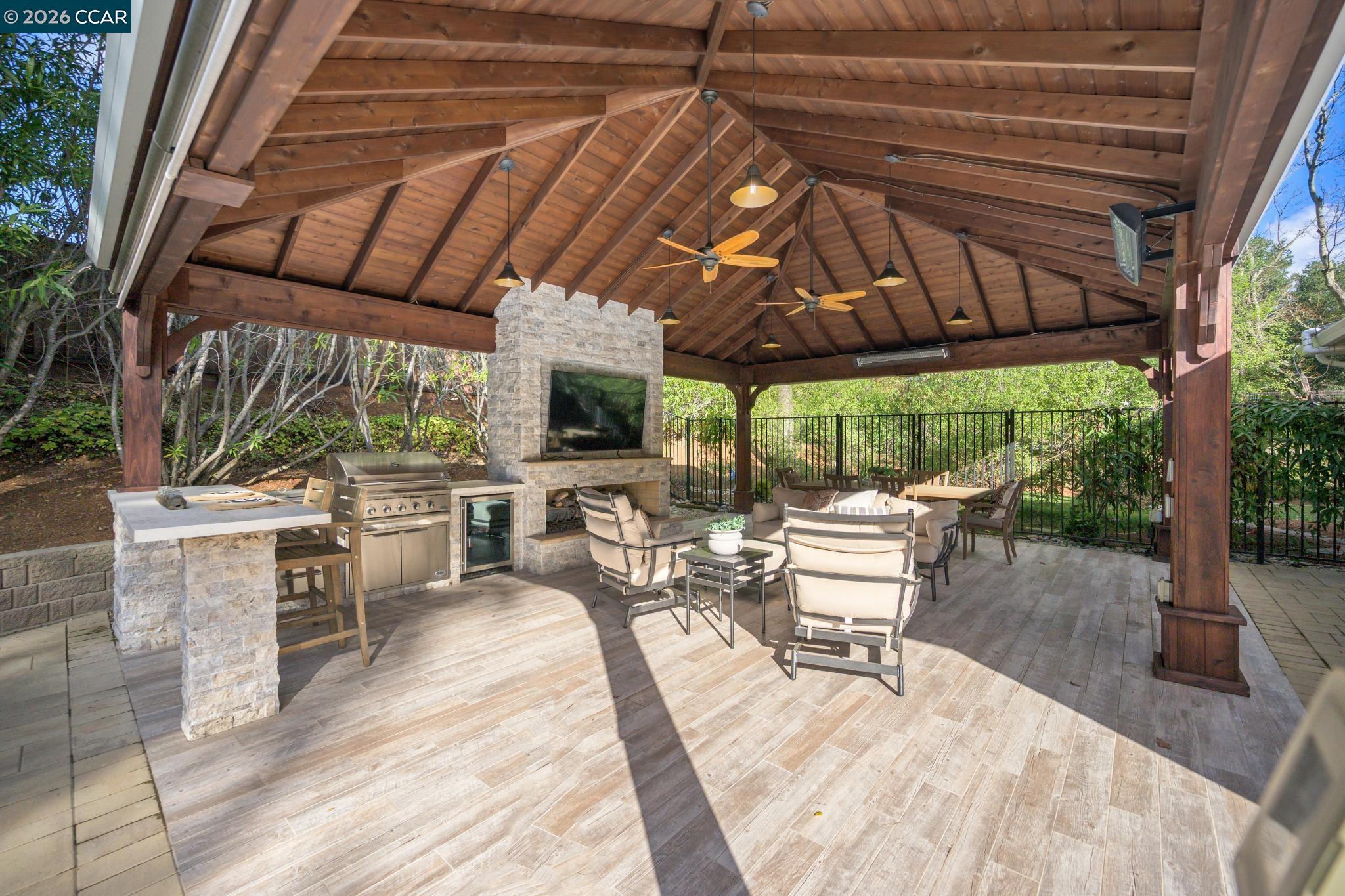 131 Pebble Ln