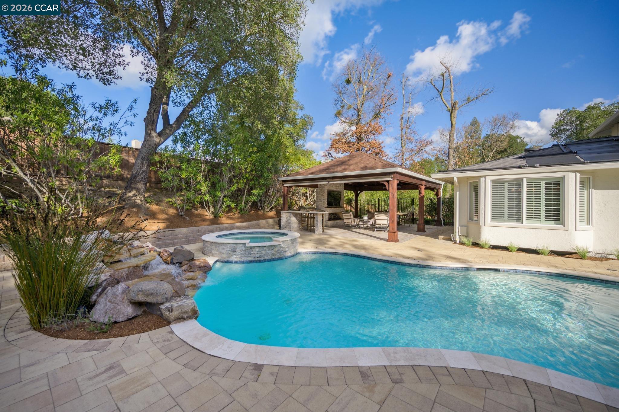 131 Pebble Ln