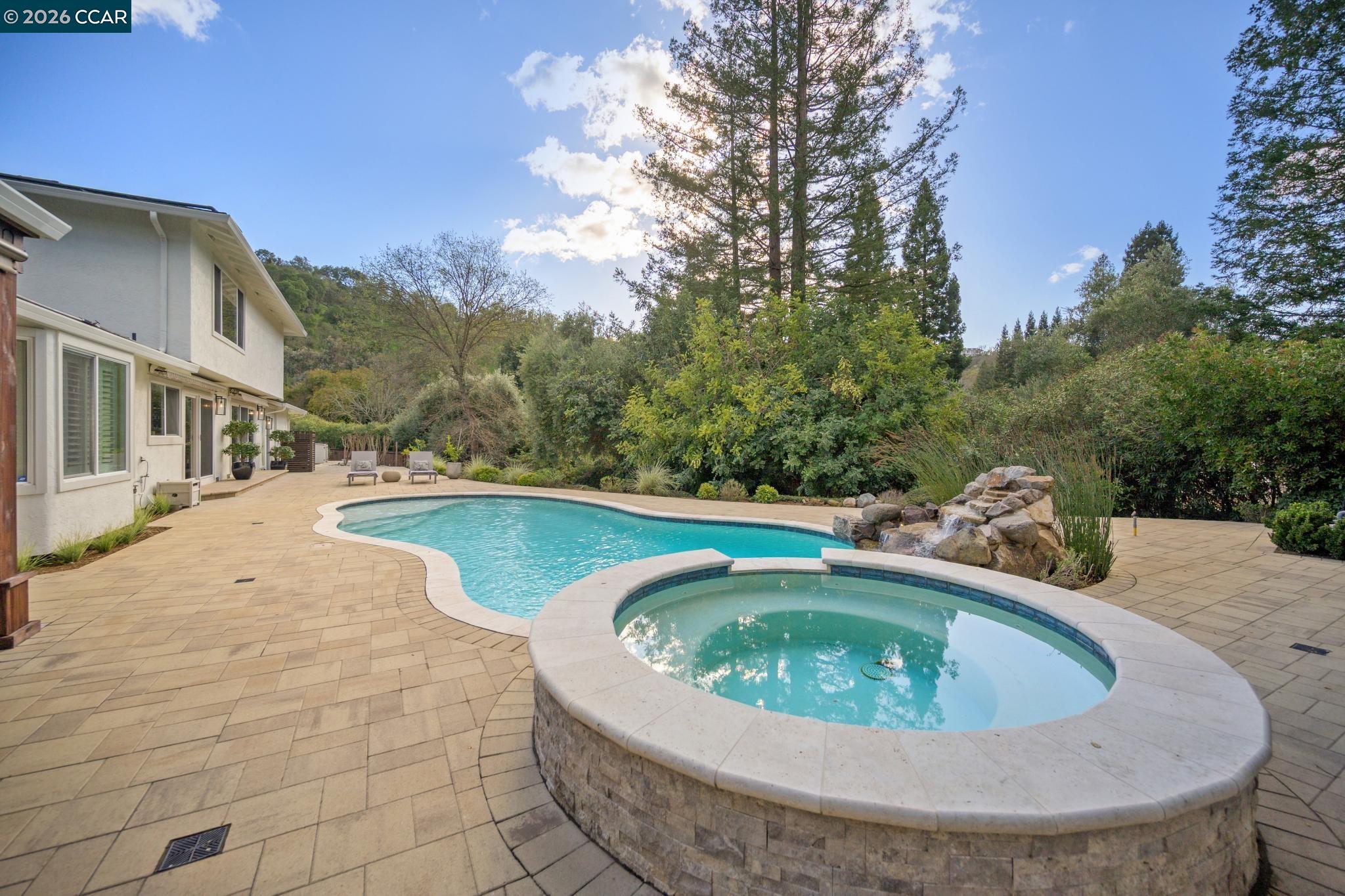 131 Pebble Ln