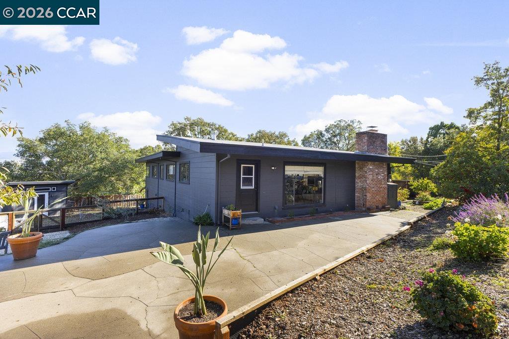 151 Montecito Crescent