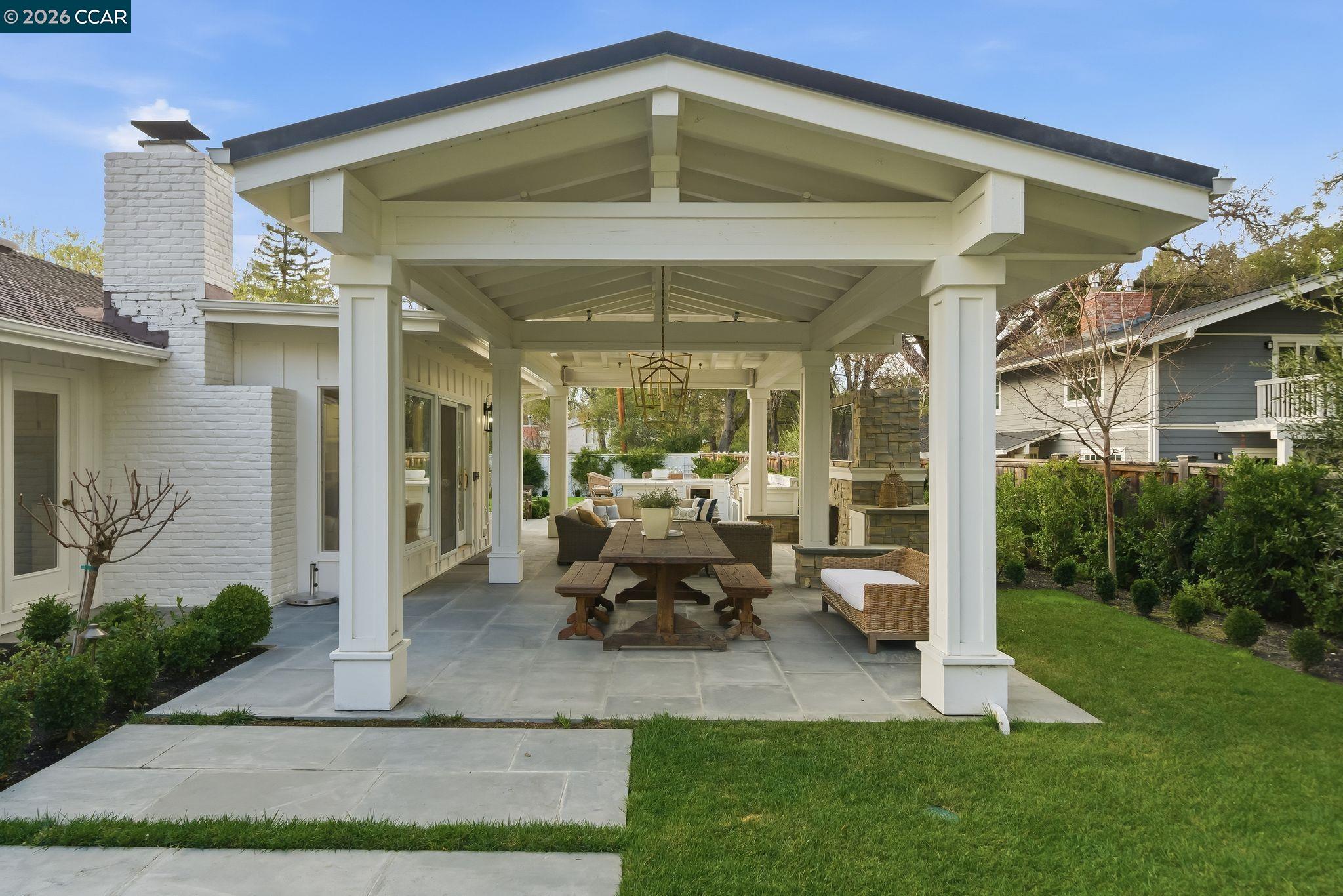 3328 Las Huertas Rd