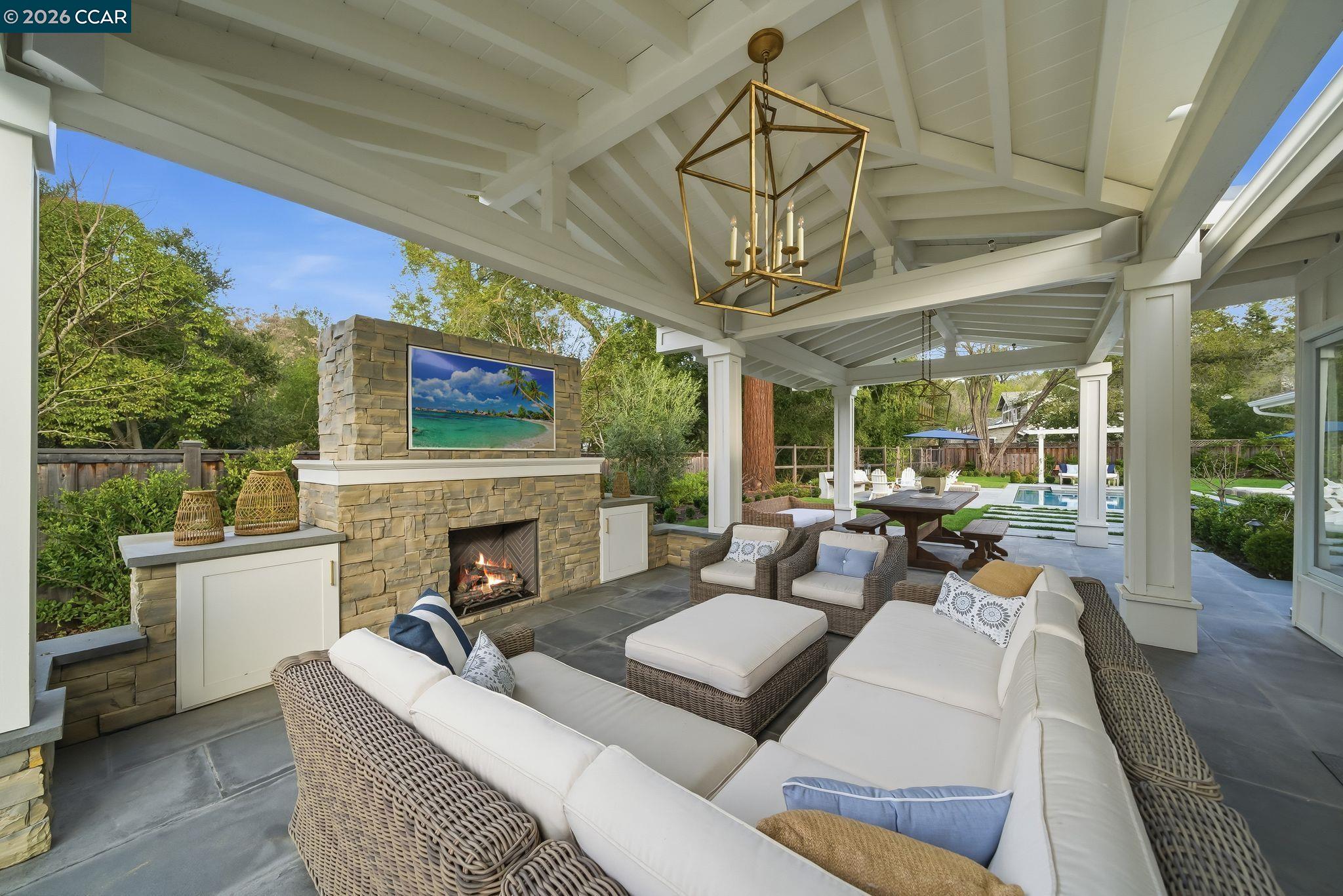 3328 Las Huertas Rd