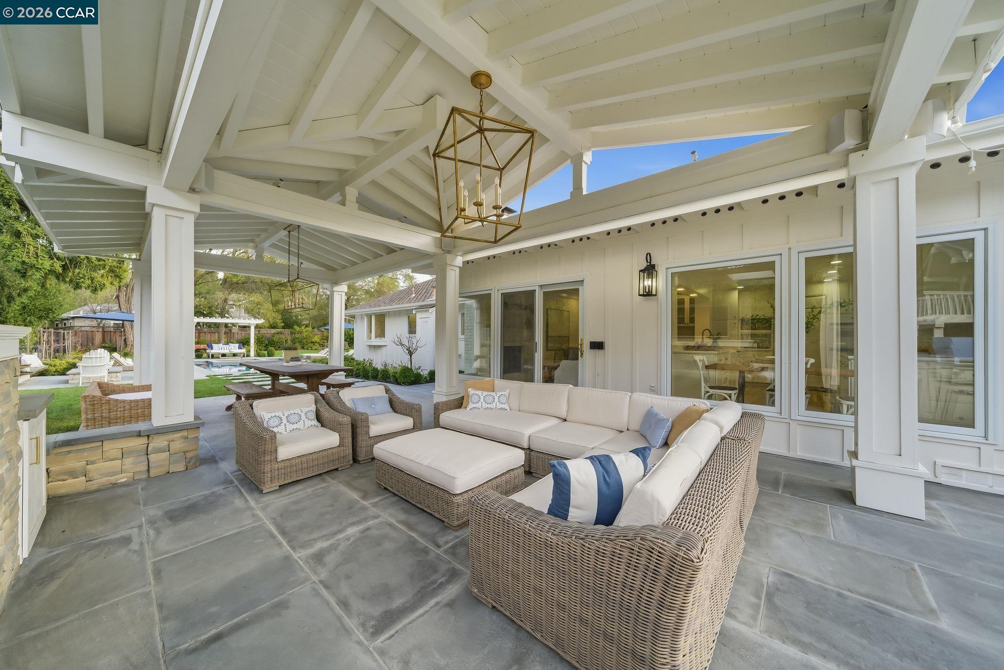 3328 Las Huertas Rd