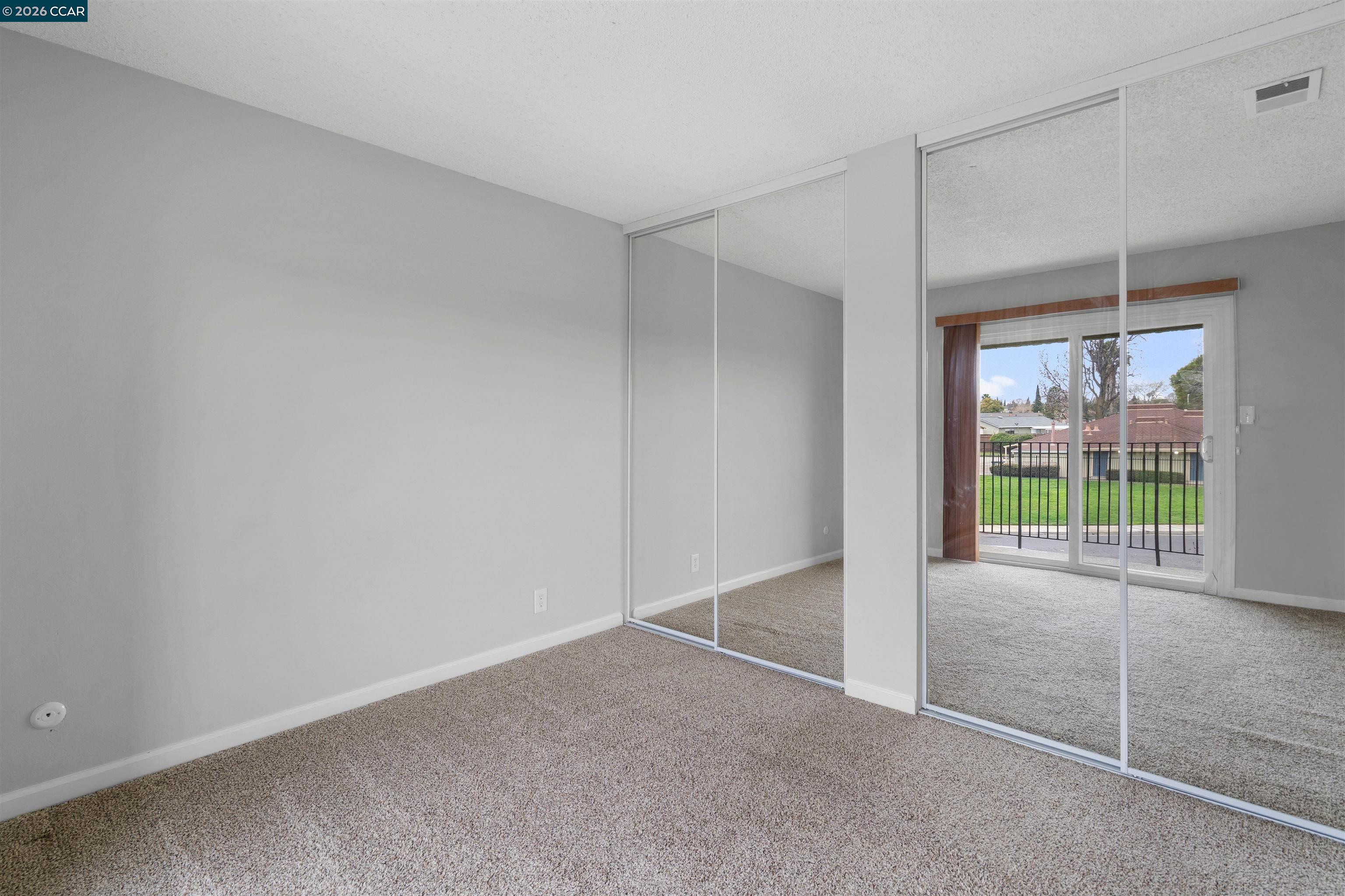 38 Meadowbrook Ave