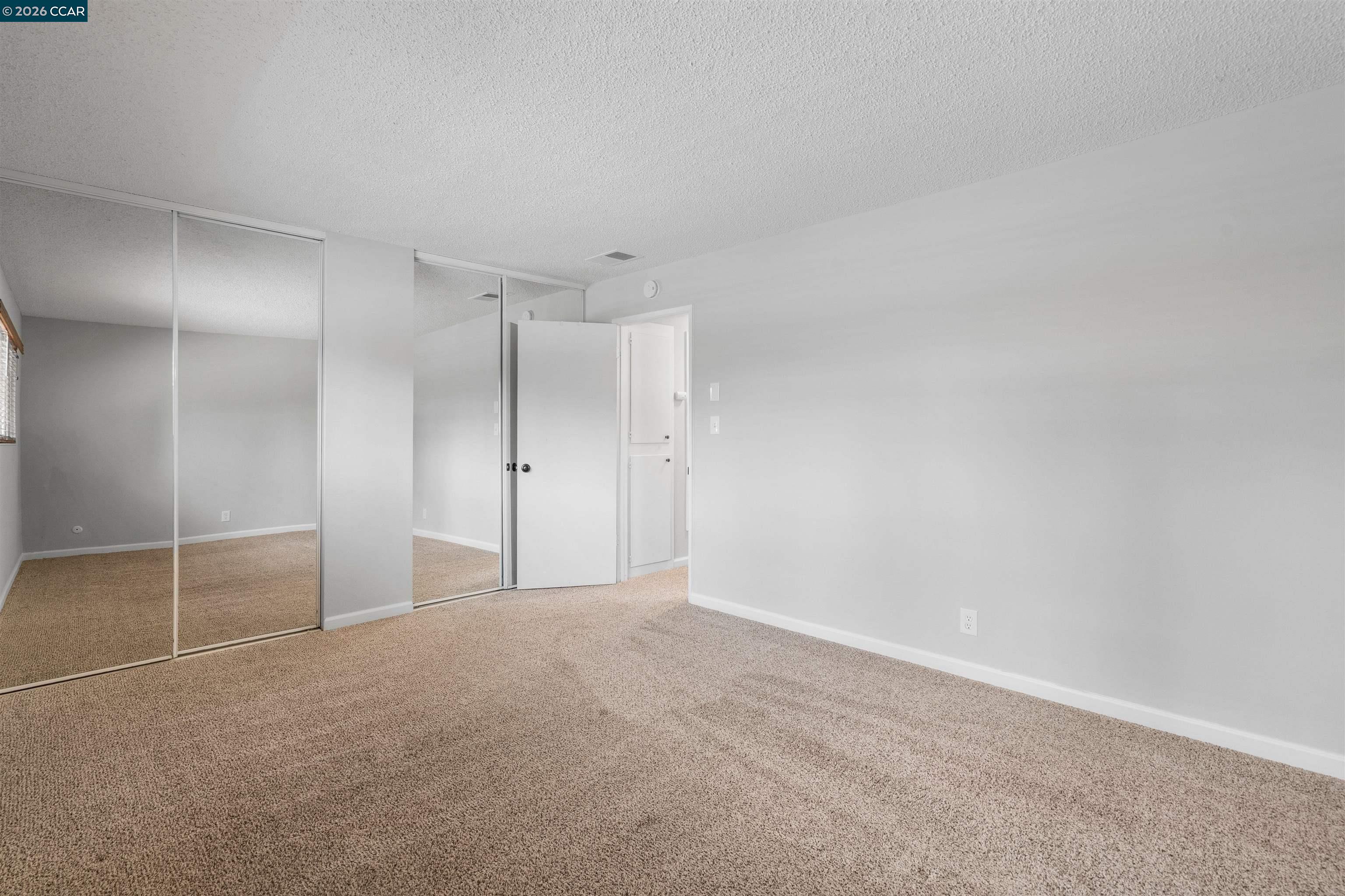 38 Meadowbrook Ave