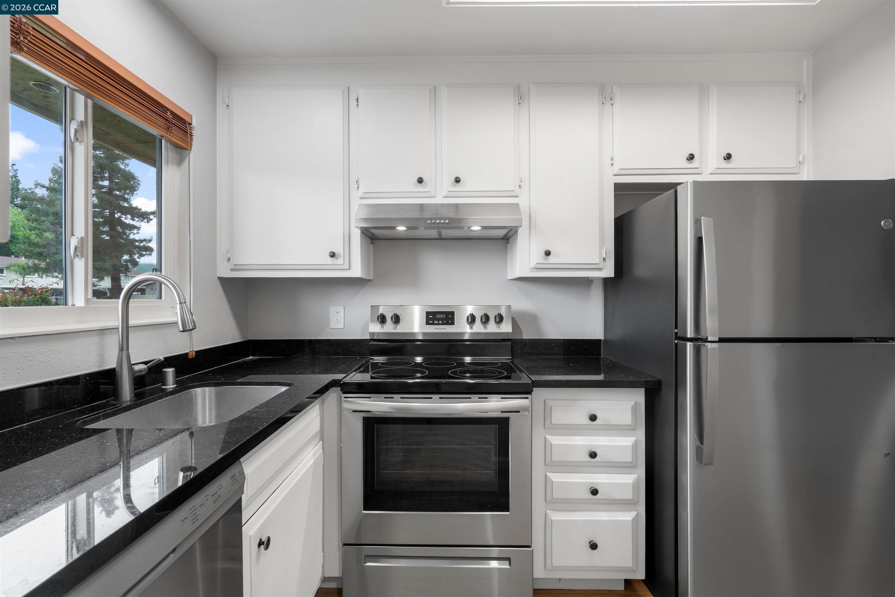 38 Meadowbrook Ave