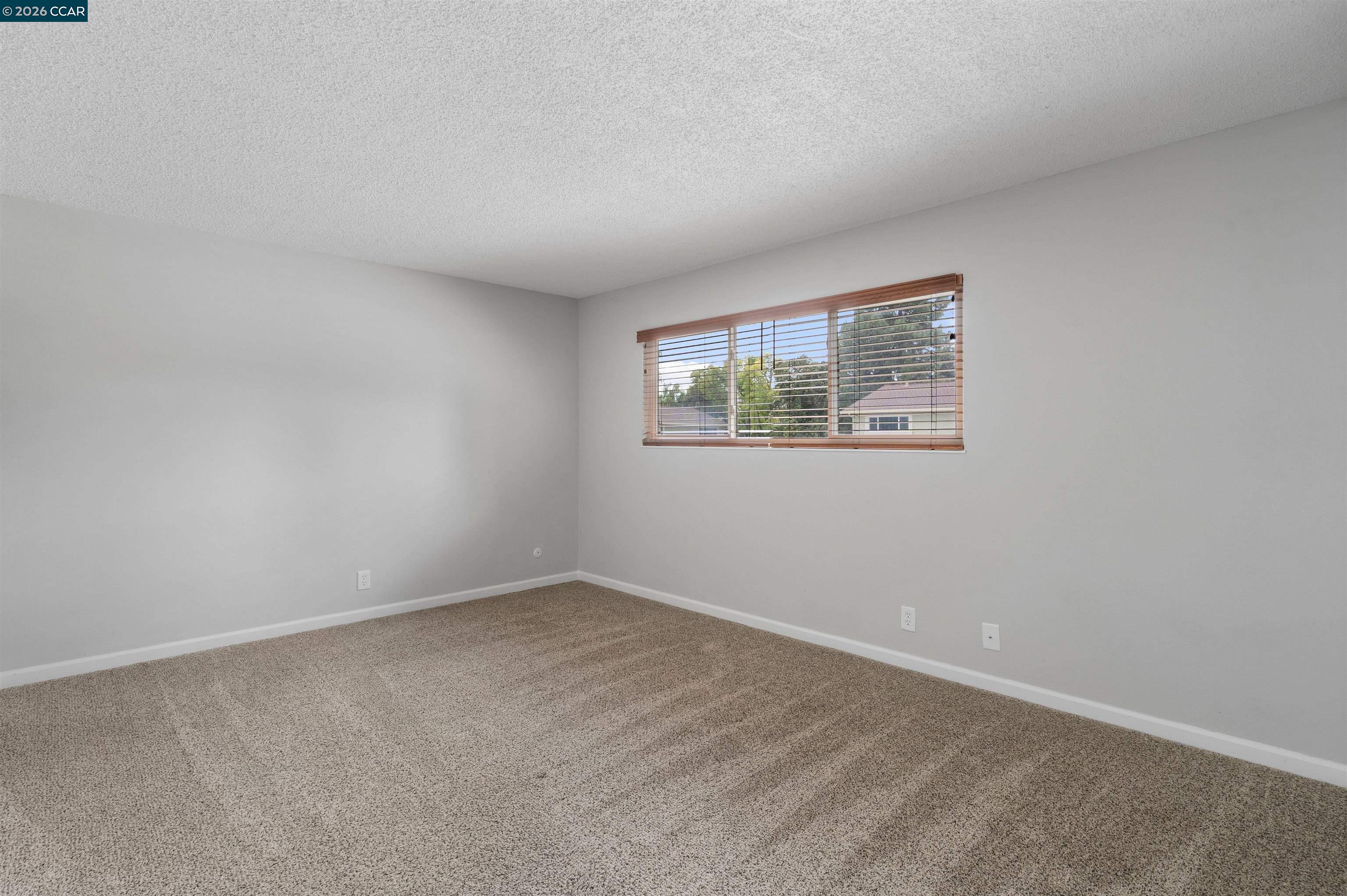38 Meadowbrook Ave