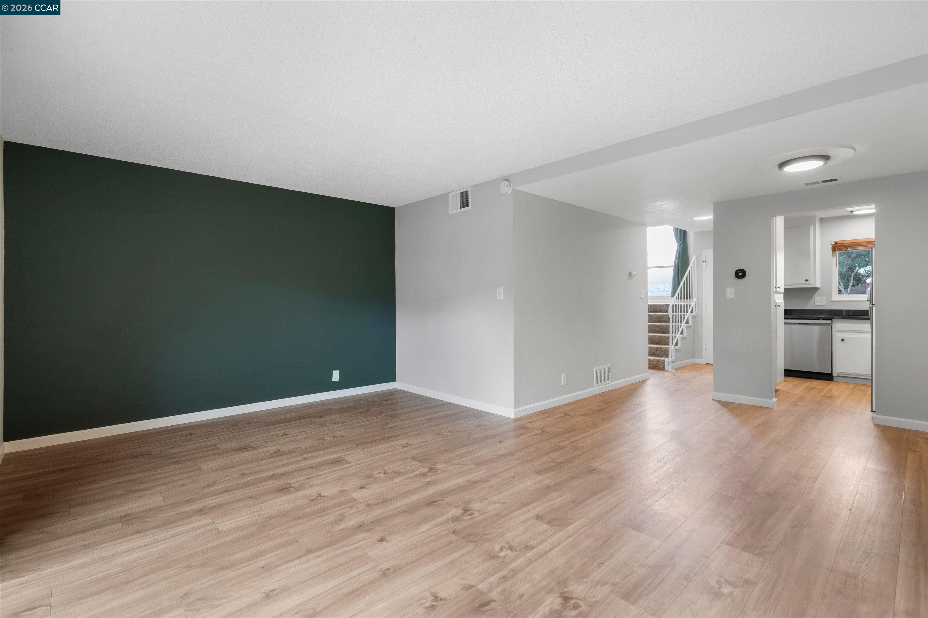 38 Meadowbrook Ave